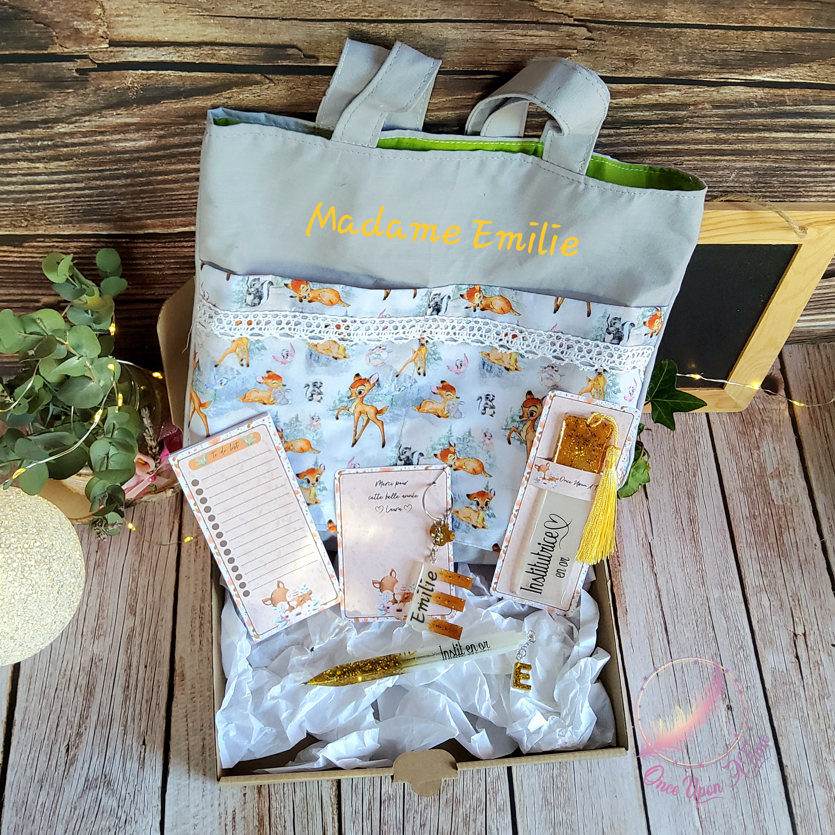 🎁🎀 Coffret cadeau : 1 marque-page, 1 bic, 1 porte-clés, 1 to do list et 1 tote bag - Plusieurs thèmes - Institutrice ou puéricultrice  🎀🎁