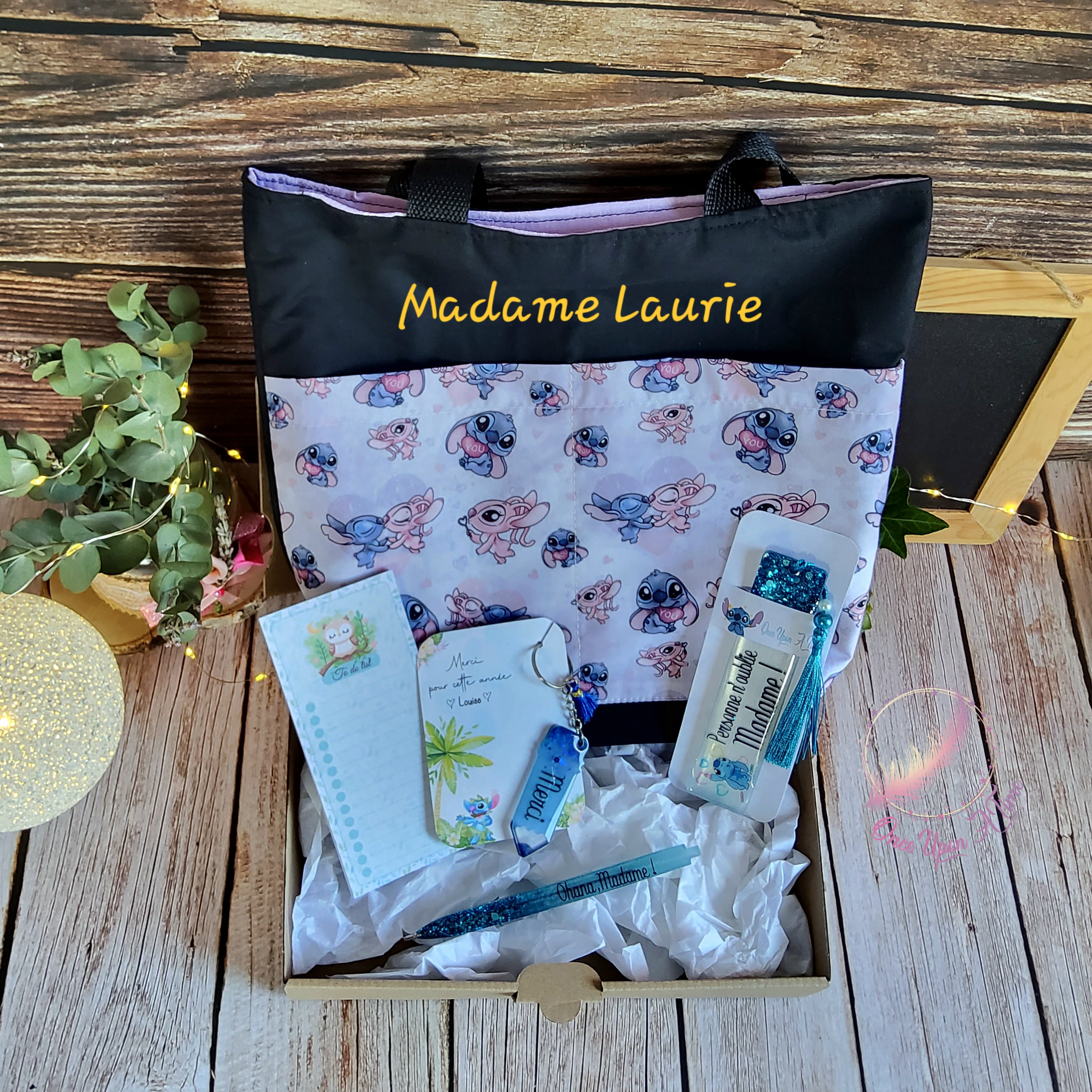 🎁🎀 Coffret cadeau : 1 marque-page, 1 bic, 1 porte-clés, 1 to do list et 1 tote bag - Plusieurs thèmes - Institutrice ou puéricultrice  🎀🎁
