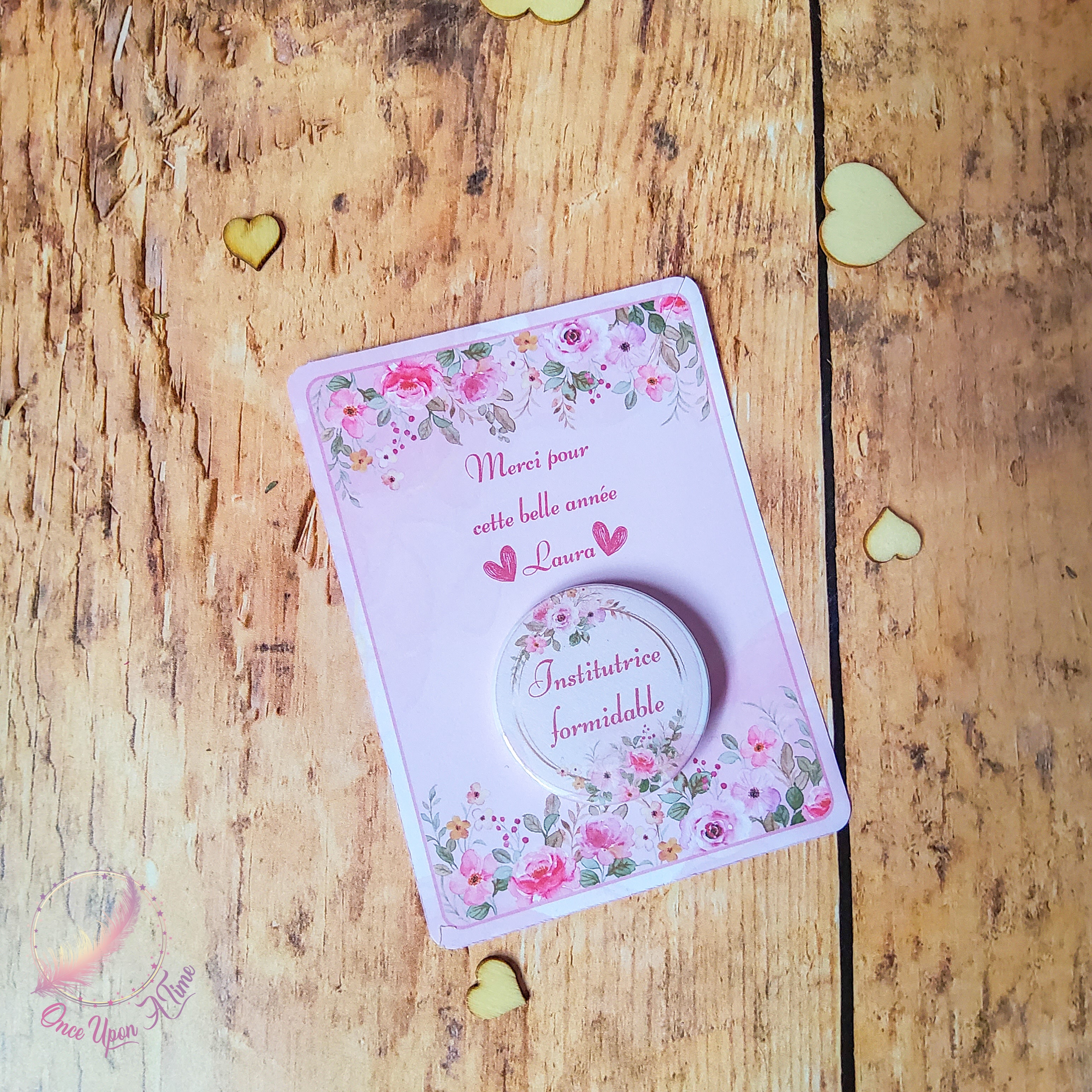 🎁🎀 Badge et petite carte de remerciement - Institutrice / maîtresse / puéricultrice formidable 🎀🎁