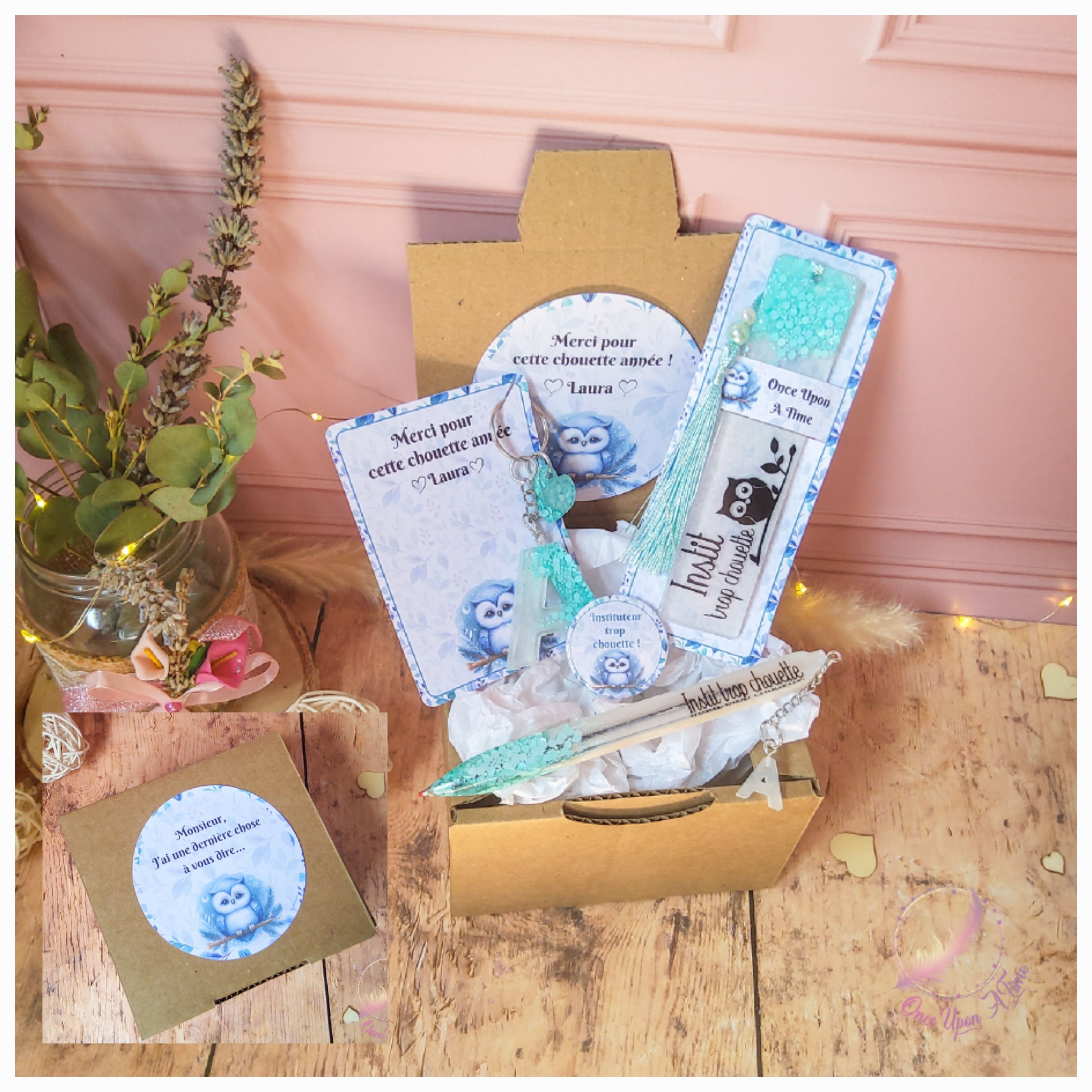 🎁🎀 Coffret cadeau : 1 marque-page, 1 bic, 1 porte-clés, 1 badge 45mm - Thème chouette - Institutrice, instituteur, maître, maîtresse, puéricultrice  🎀🎁