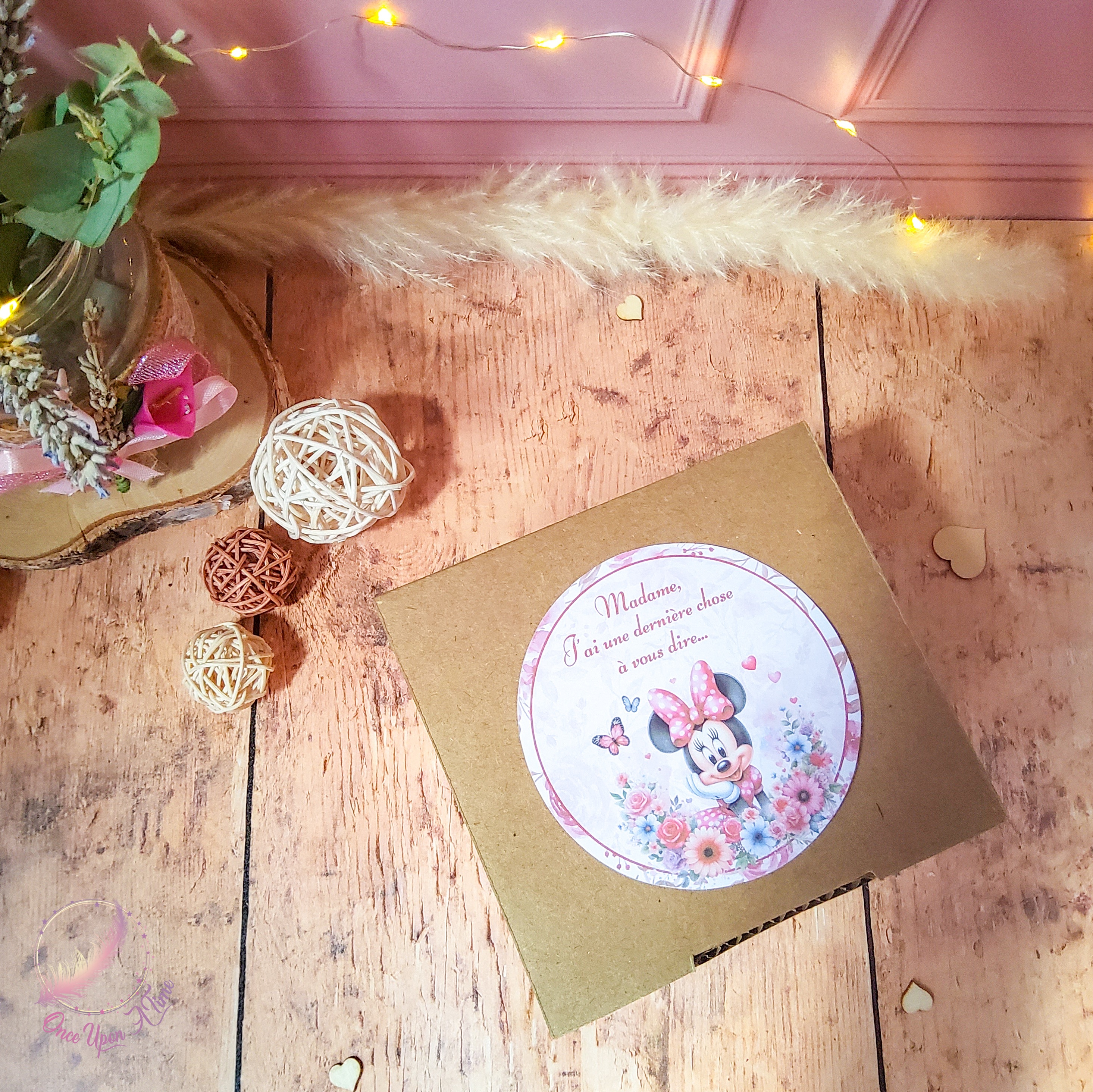 🎁🎀 Coffret cadeau : 1 marque-page, 1 bic, 1 porte-clés, 1 badge 45mm - Minnie - Adorable Institutrice, maîtresse, puéricultrice formidable 🎀🎁