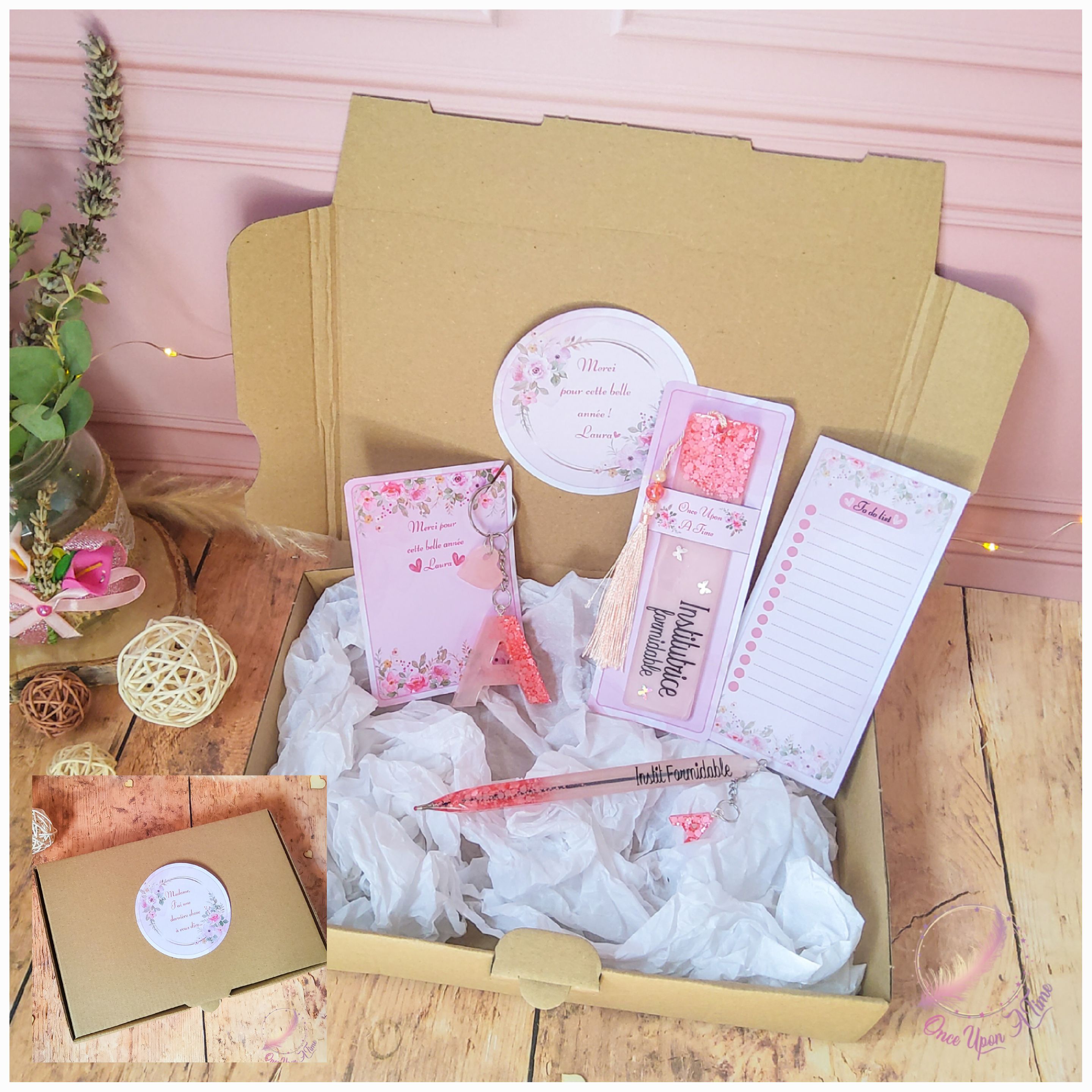🎁🎀 Coffret cadeau : 1 marque-page, 1 bic, 1 porte-clés, 1 to do list - Institutrice, maîtresse, puéricultrice formidable 🎀🎁
