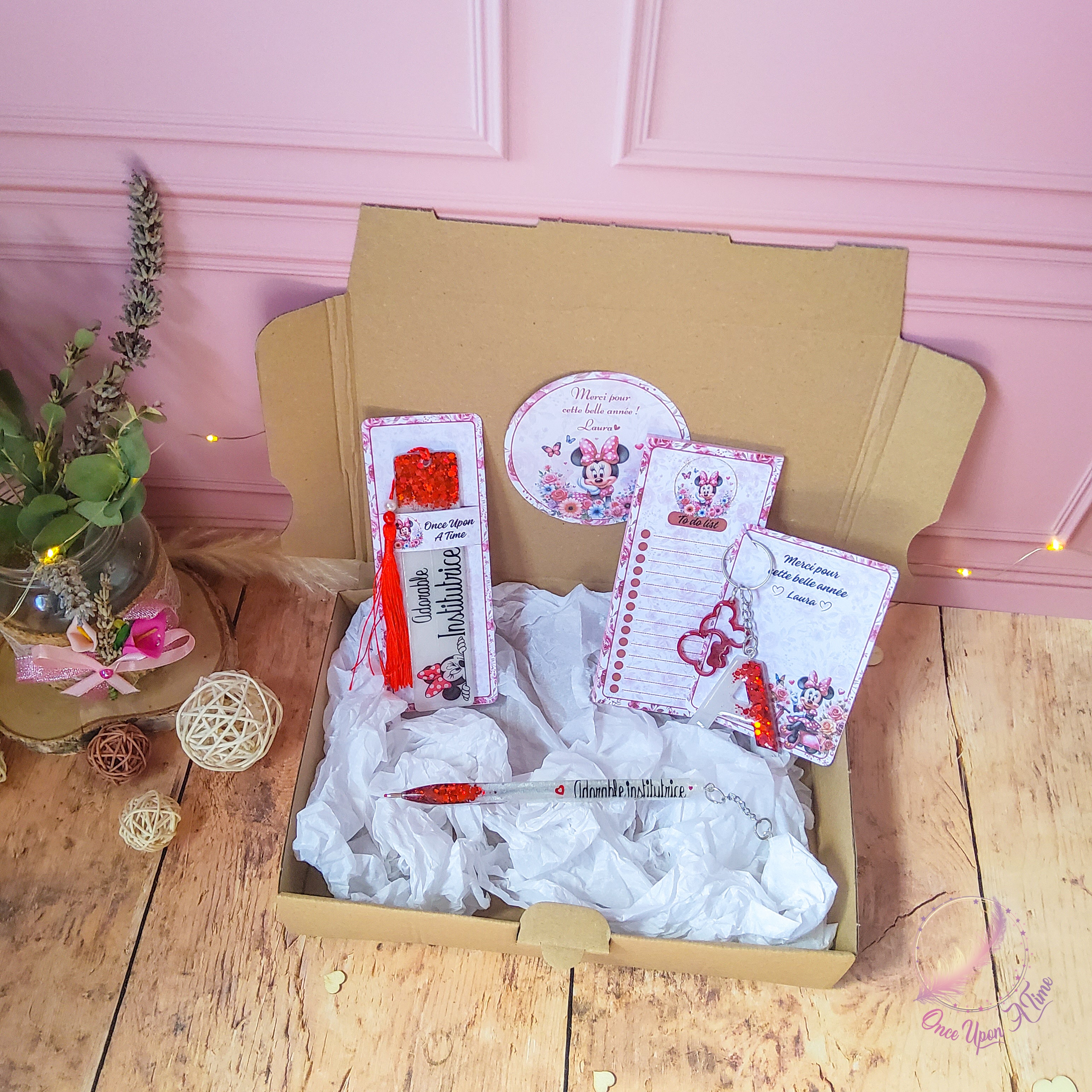 🎁🎀 Coffret cadeau : 1 marque-page, 1 bic, 1 porte-clés, 1 to do list - Minnie - Adorable Institutrice, maîtresse, puéricultrice 🎀🎁