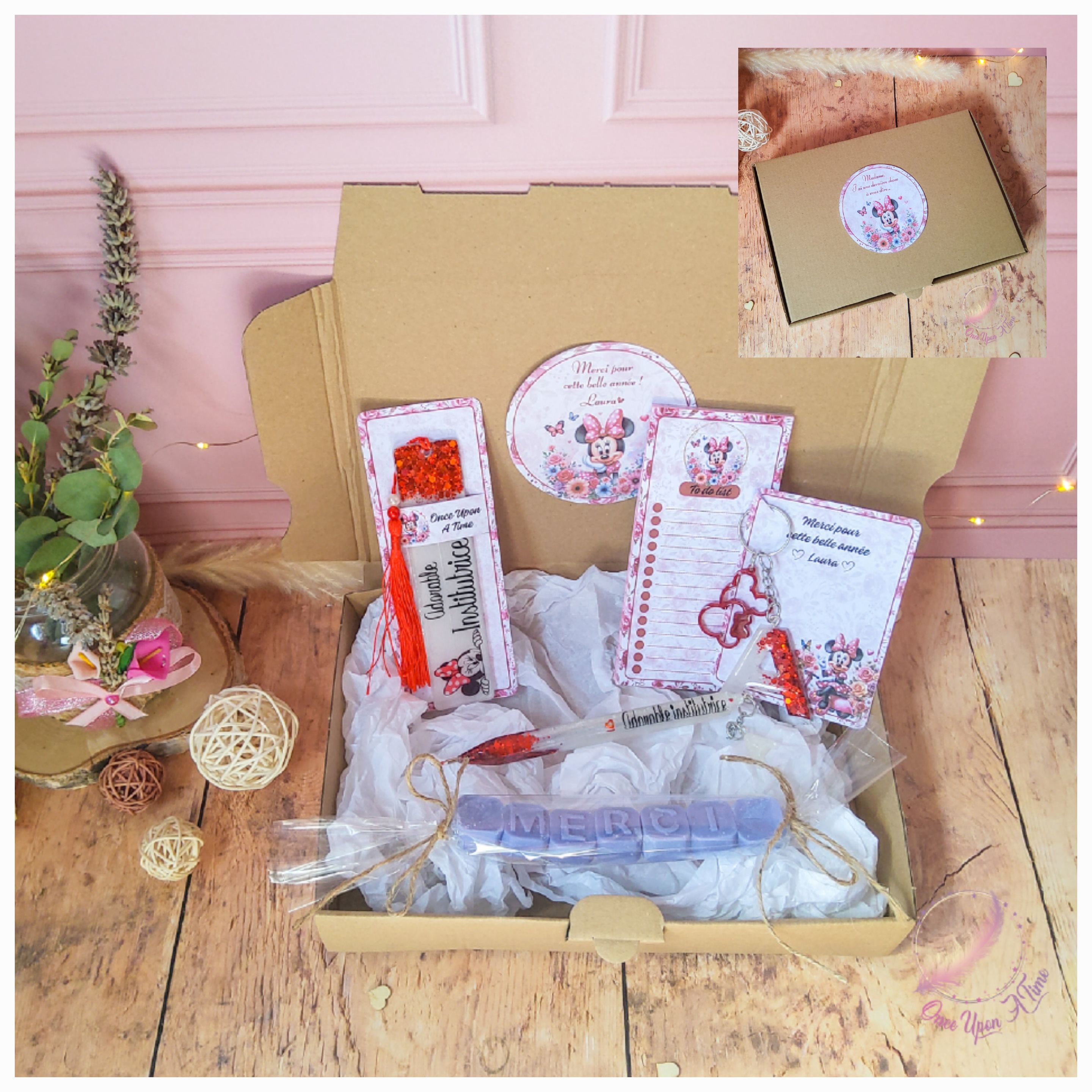 🎁🎀 Coffret cadeau : 1 marque-page, 1 bic, 1 porte-clés, 1 to do list, 1 fondant parfumé "Merci" - Adorable Institutrice, maîtresse, puéricultrice 🎀🎁
