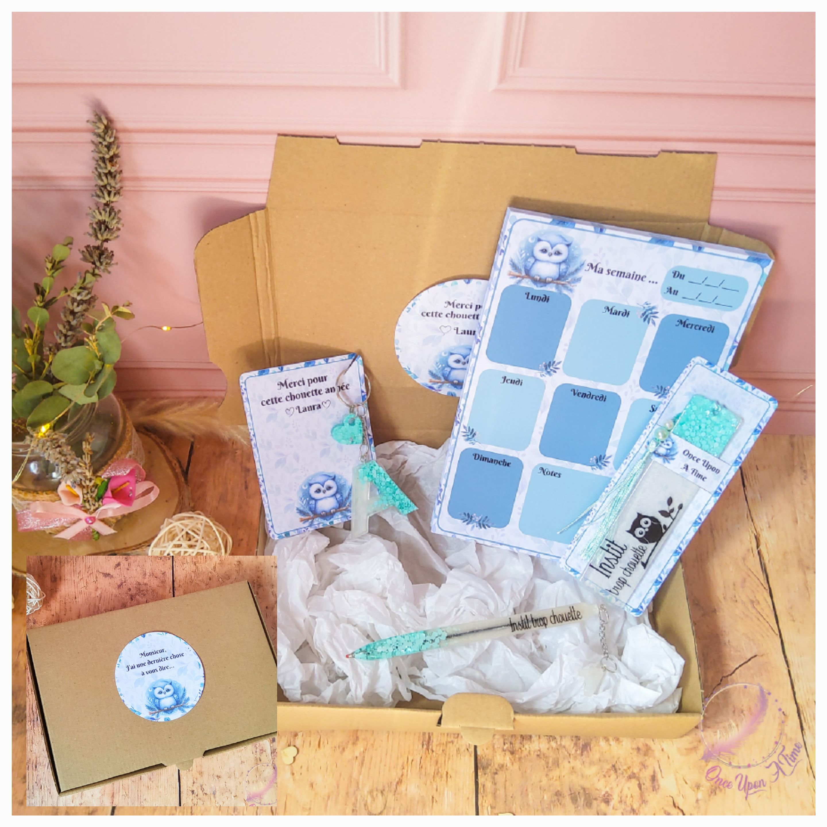🎁🎀 Coffret cadeau : 1 marque-page, 1 bic, 1 porte-clés, 1 semainier - Instit, maîtresse, maître, puéricultrice trop chouette🎀🎁