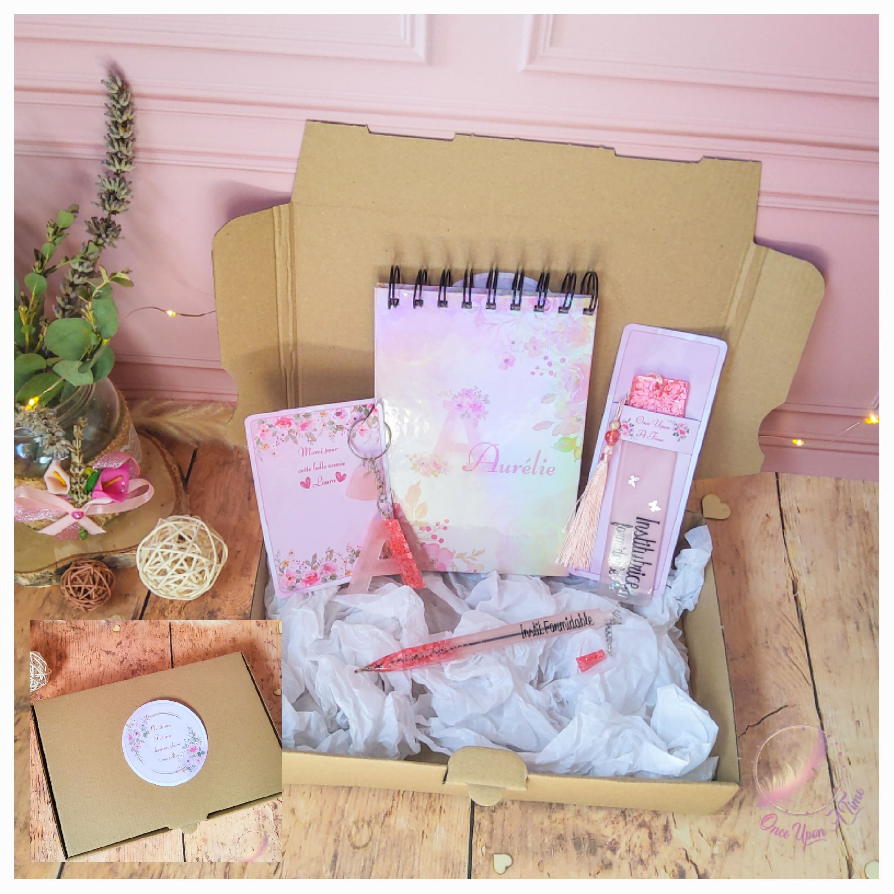 🎁🎀 Coffret cadeau : 1 marque-page, 1 bic, 1 porte-clés, 1 carnet - Institutrice, maîtresse, maître, puéricultrice formidable 🎀🎁
