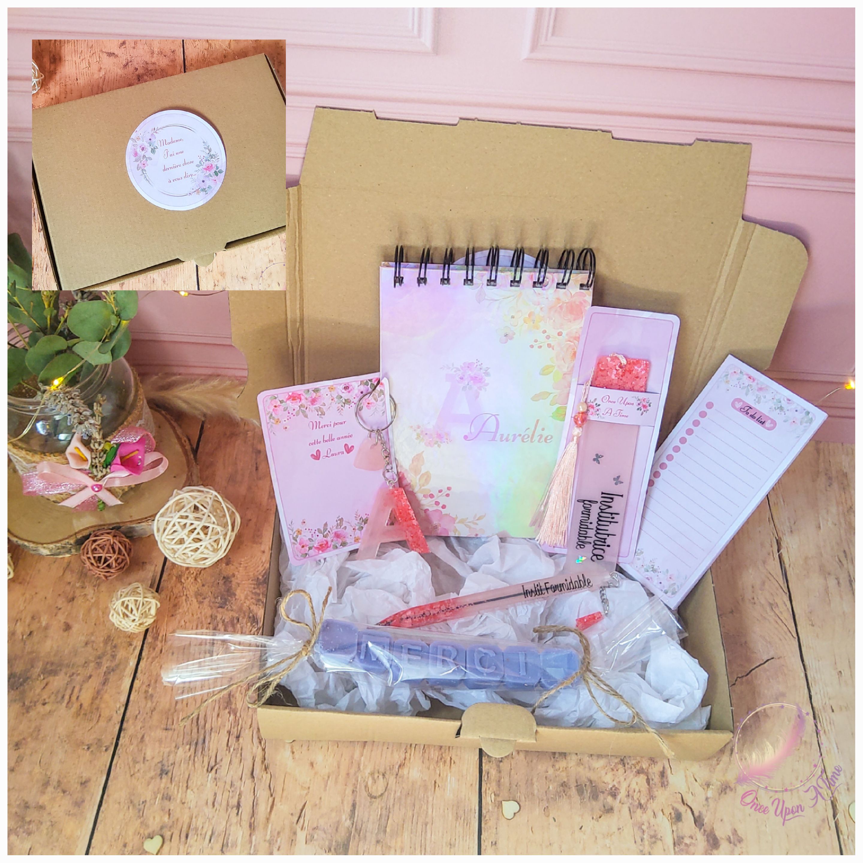 🎁🎀 Coffret cadeau : 1 marque-page, 1 bic, 1 porte-clés, 1 carnet, 1 to do list, 1 fondant parfumé "Merci" - Institutrice, maître, maîtresse, puéricultrice formidable 🎀🎁