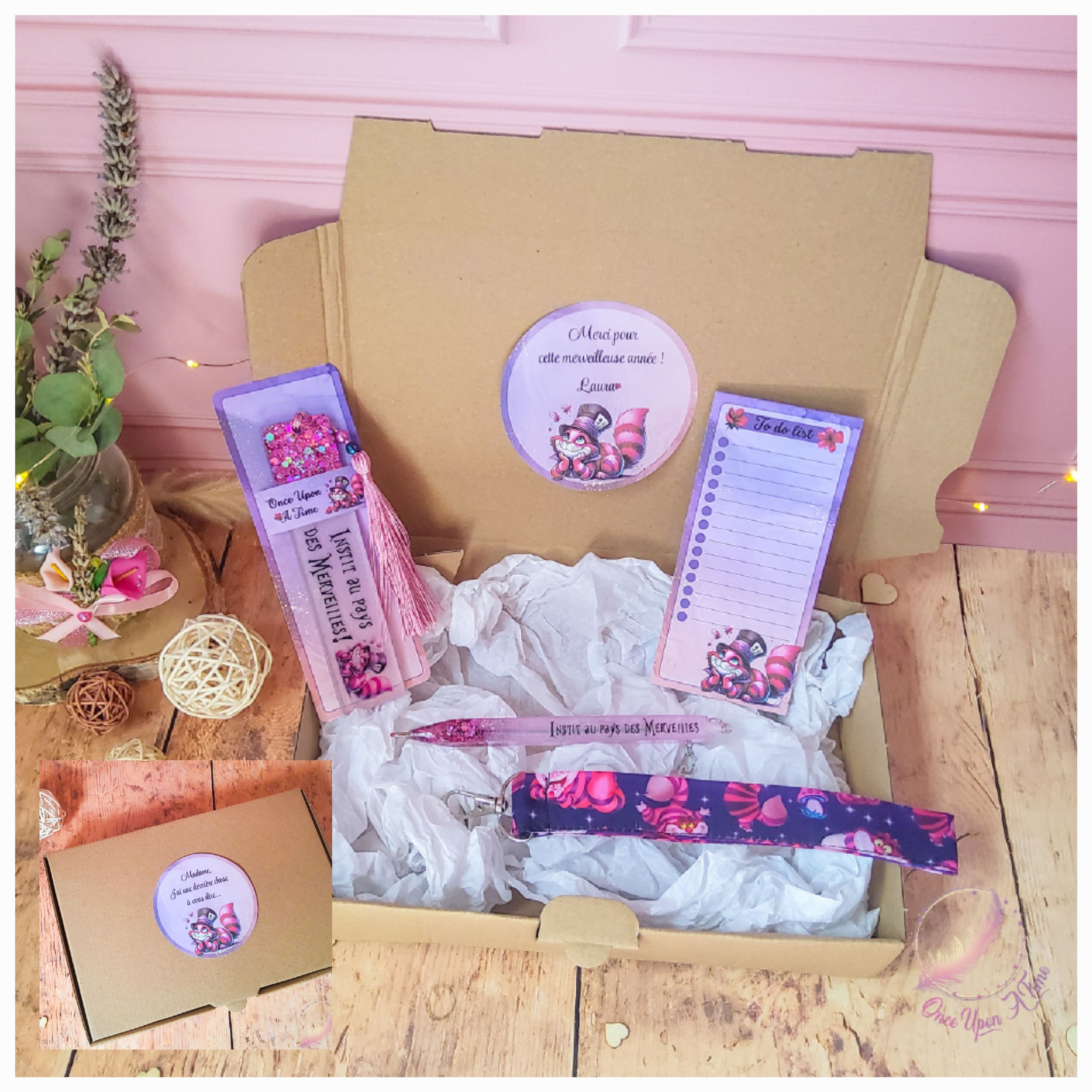 🎁🎀 Coffret cadeau : 1 marque-page, 1 bic, 1 porte-clés, 1 to do list - Instit, maîtresse, puéricultrice au pays des Merveilles 🎀🎁