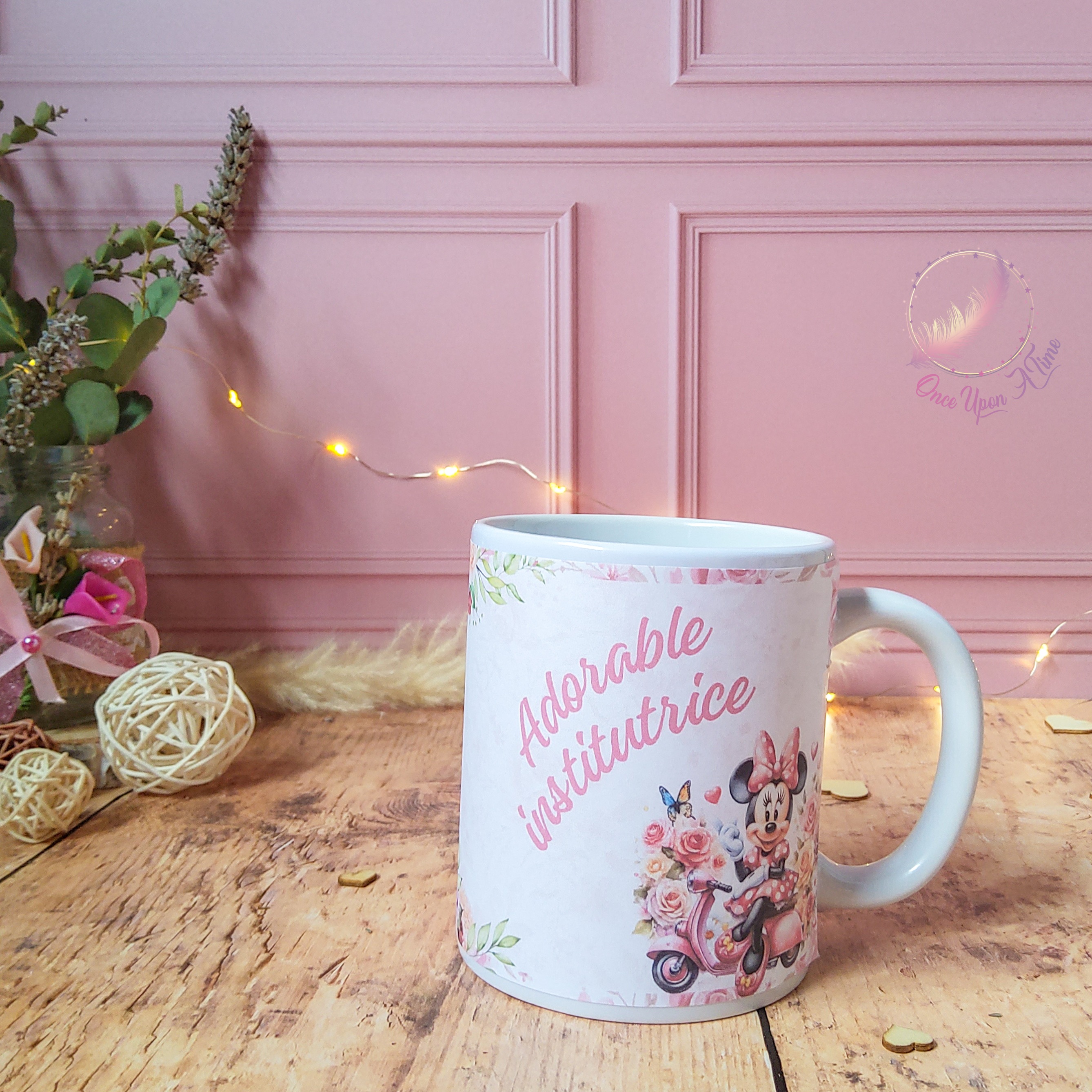 🎁🎀 Coffret cadeau : 1 tasse, 1 bic, 1 badge, 1 to do list - Adorable Institutrice, maîtresse, maître, puéricultrice 🎀🎁
