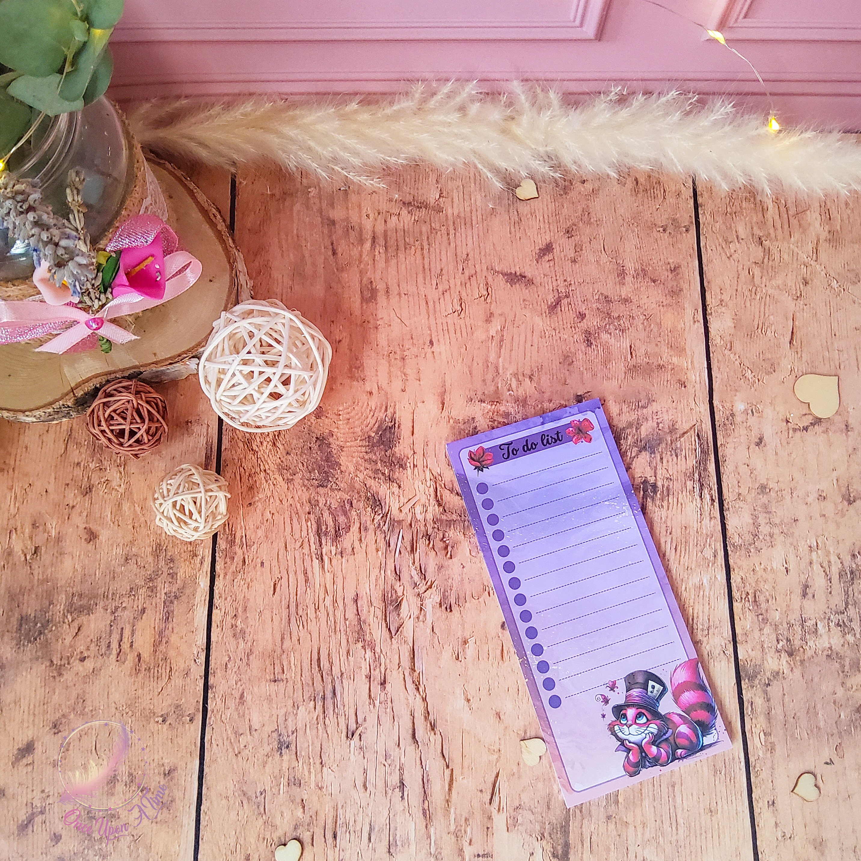 🎁🎀 Coffret cadeau : 1 marque-page, 1 bic, 1 porte-clés, 1 trousse, 1 to do list - Instit, maîtresse, puéricultrice au pays des Merveilles 🎀🎁