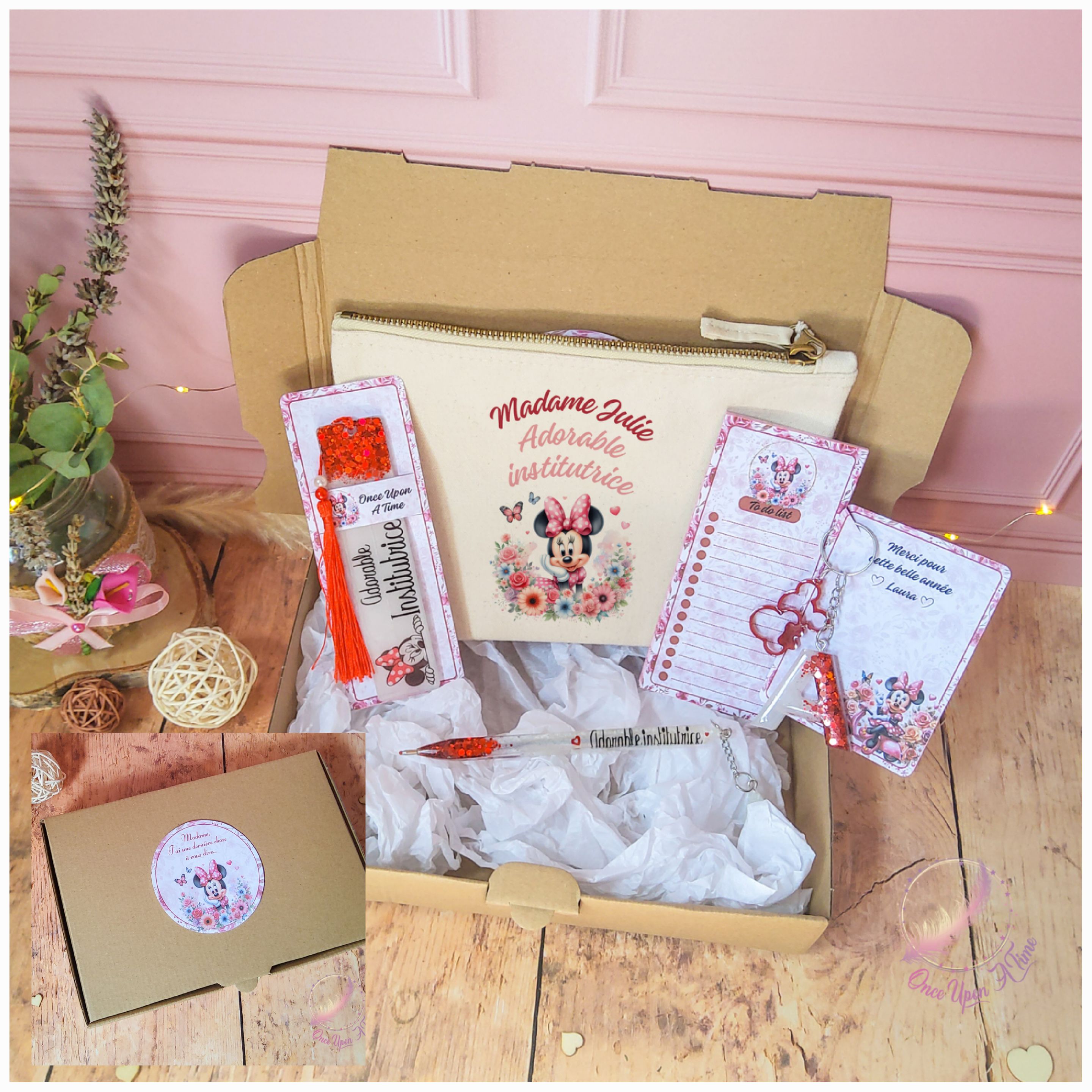 🎁🎀 Coffret cadeau : 1 marque-page, 1 bic, 1 porte-clés, 1 trousse, 1 to do list - Adorable Institutrice, maîtresse, puéricultrice 🎀🎁