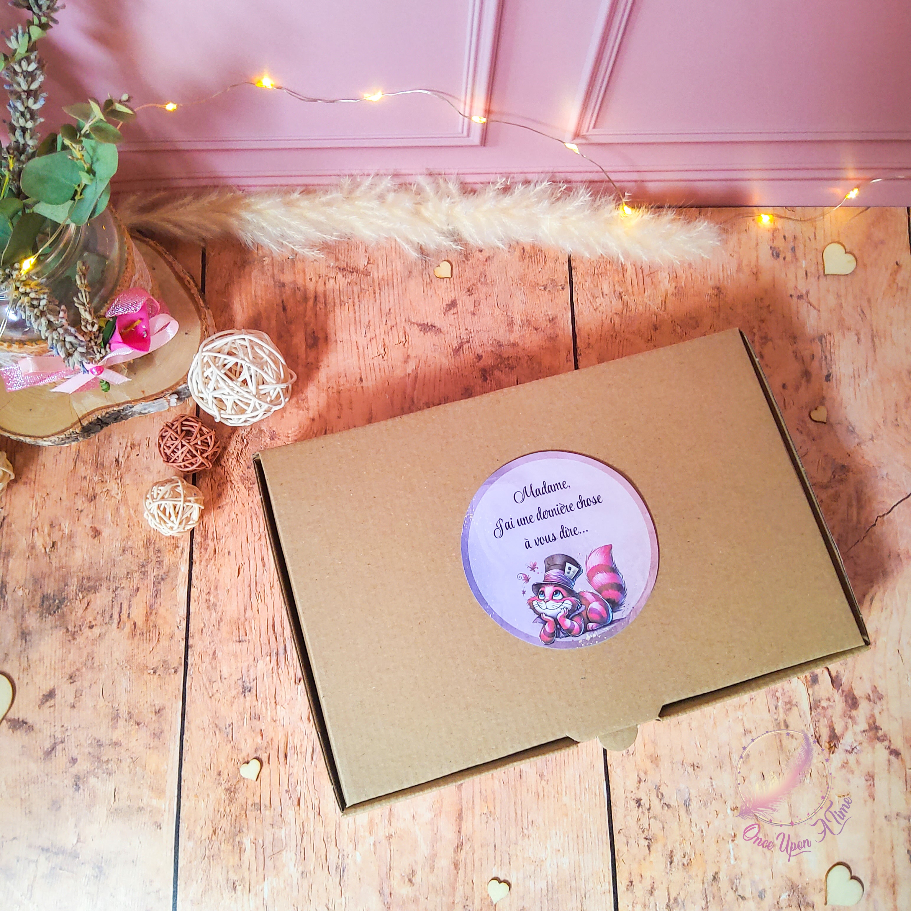 🎁🎀 Coffret cadeau : 1 marque-page, 1 bic, 1 porte-clés, 1 trousse, 1 to do list, 1 fondant parfumé "Merci" - Instit, instituteur, maître, maîtresse, puéricultrice au pays des Merveilles 🎀🎁