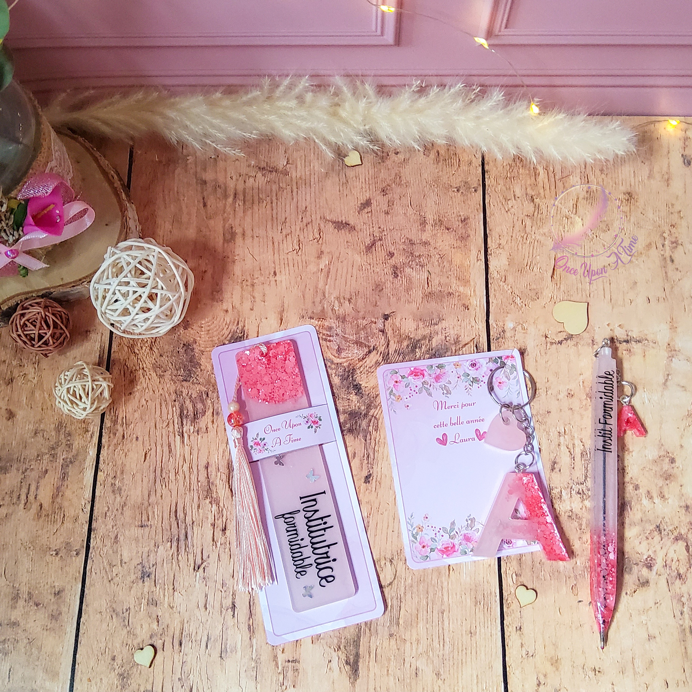 🎁🎀 Coffret cadeau : 1 marque-page, 1 bic, 1 porte-clés, 1 trousse, 1 to do list, 1 fondant parfumé "Merci" - Institutrice, instituteur, maître, maîtresse, puéricultrice formidable 🎀🎁