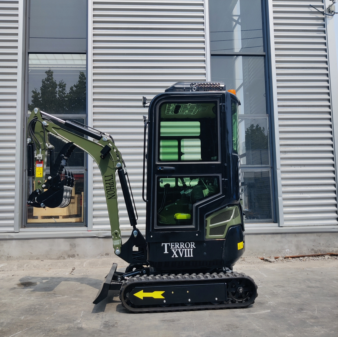 Green TYPHON TERROR XVIII Prestige 2 Ton Mini Excavator KUBOTA Diesel Engine USA