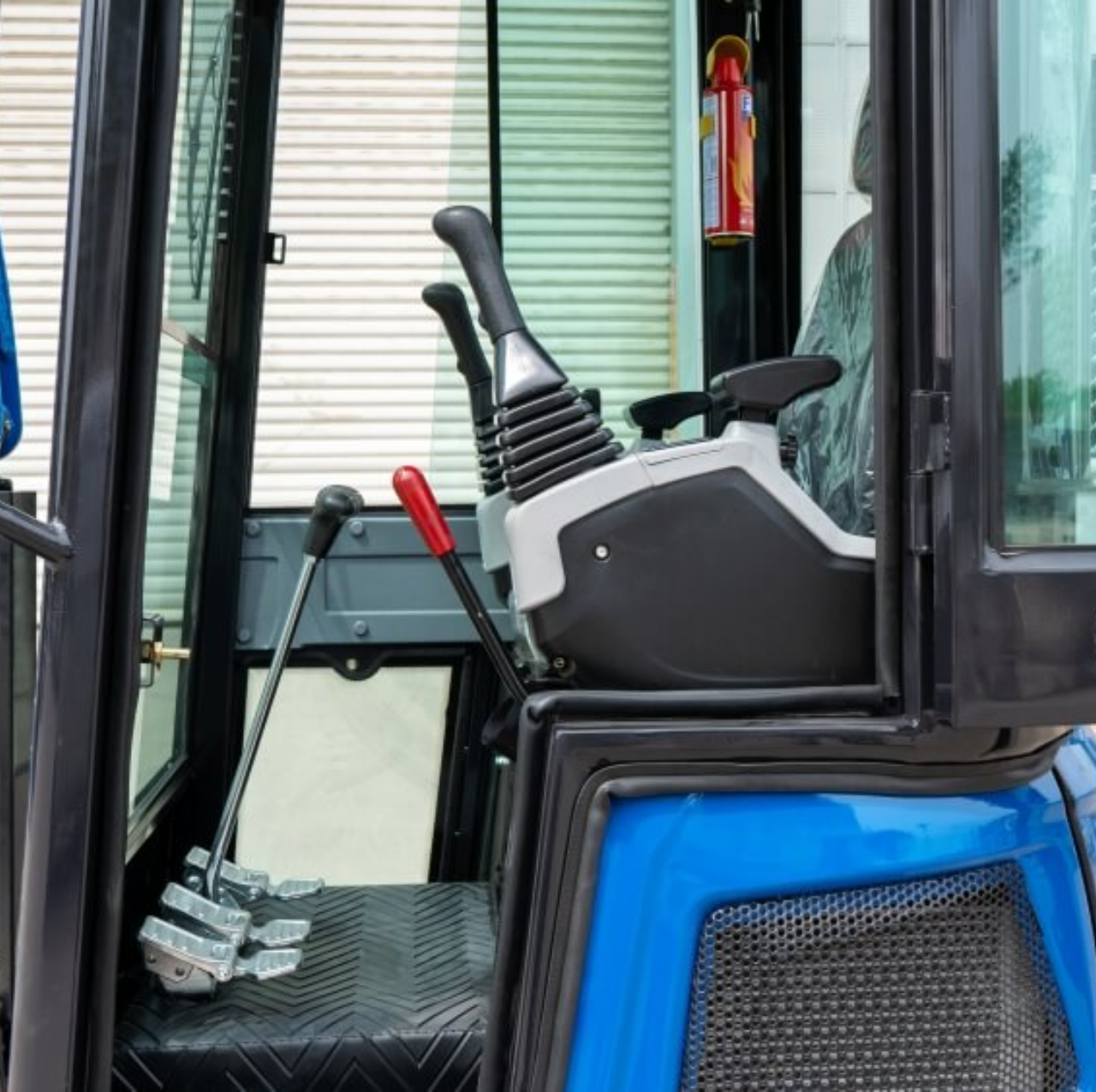 TYPHON 18 FLEX PRO 1.8 Ton Mini Excavator USA with 12 attachments