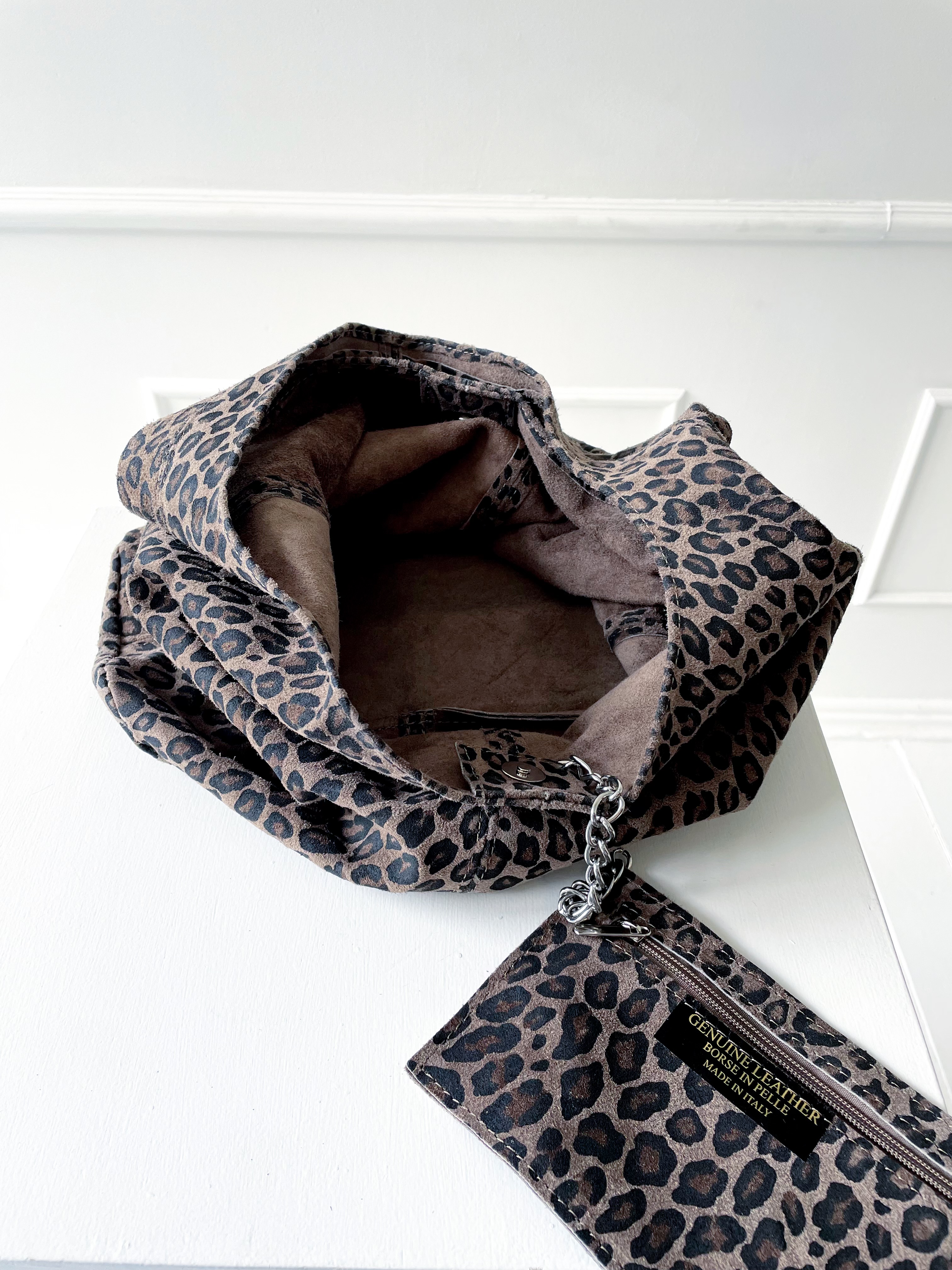 Tamsaus leopardo rankinė 1115