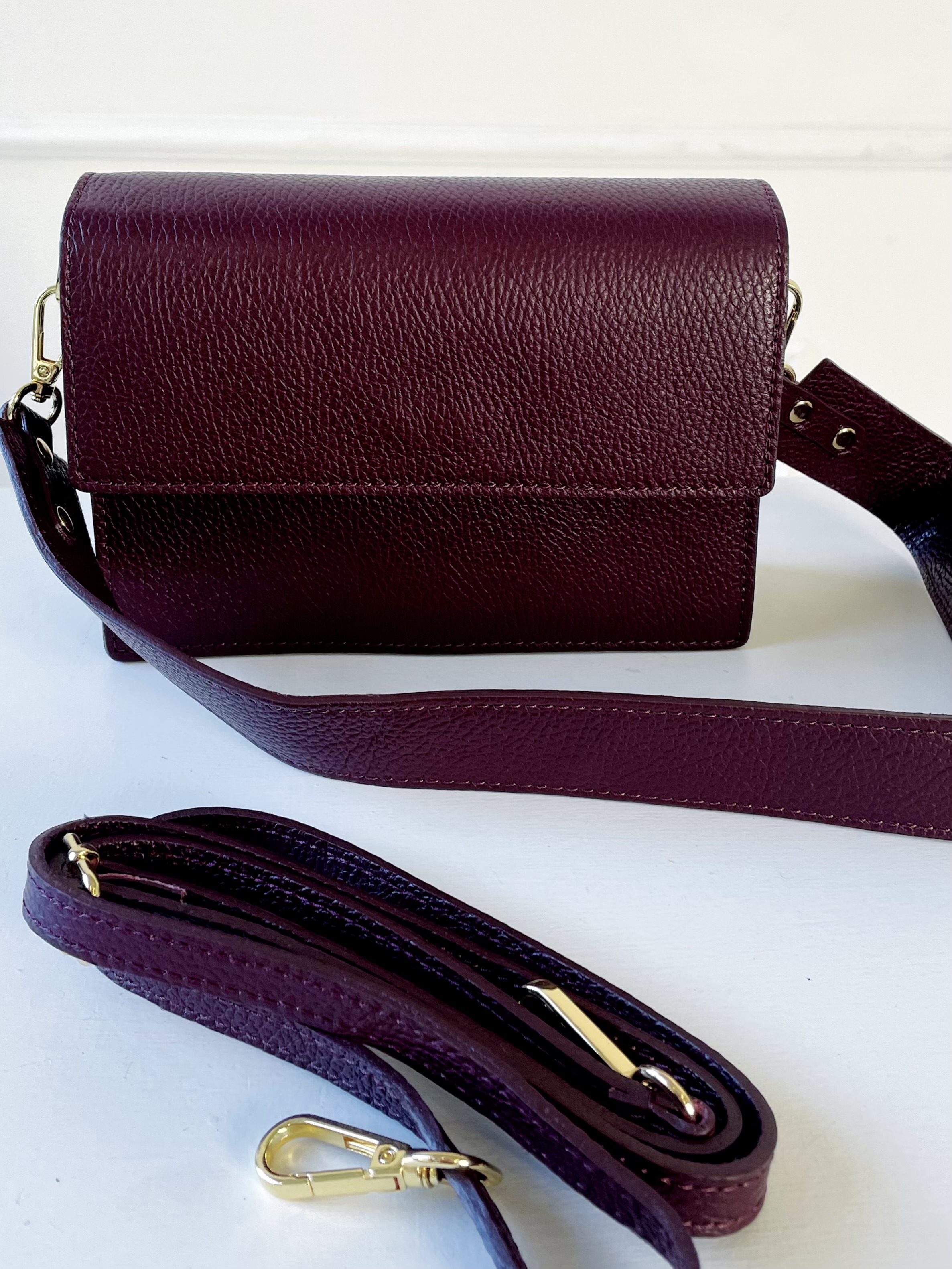 Bordo spalvos odinė rankinė 1051