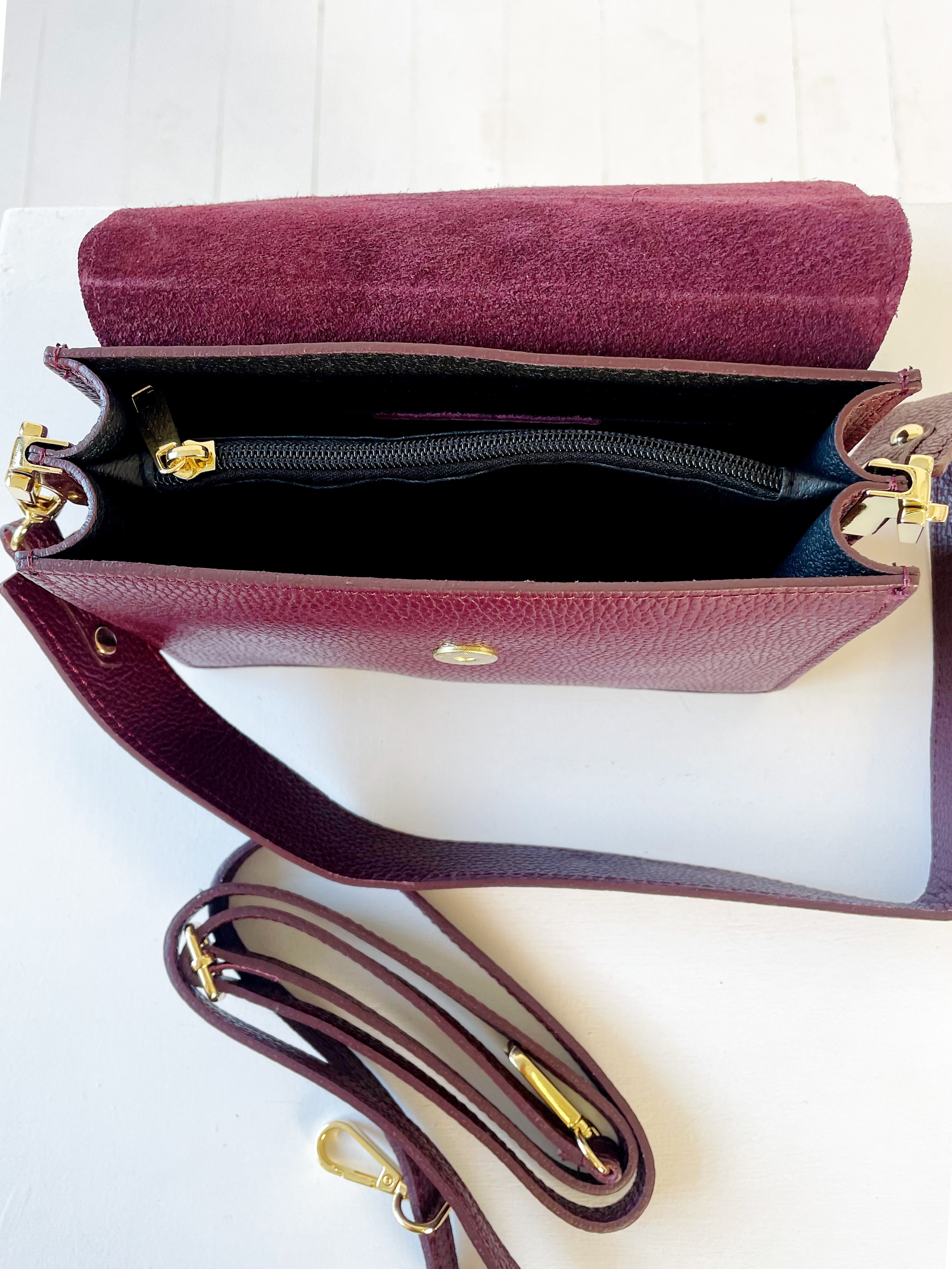 Bordo spalvos odinė rankinė 1051