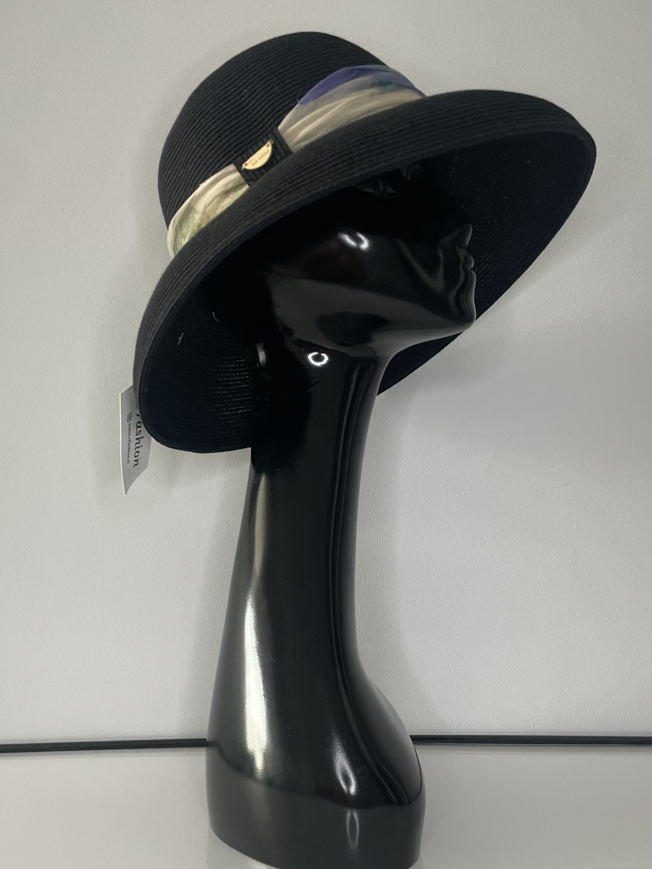 Juoda skrybėlė 141 SK S3