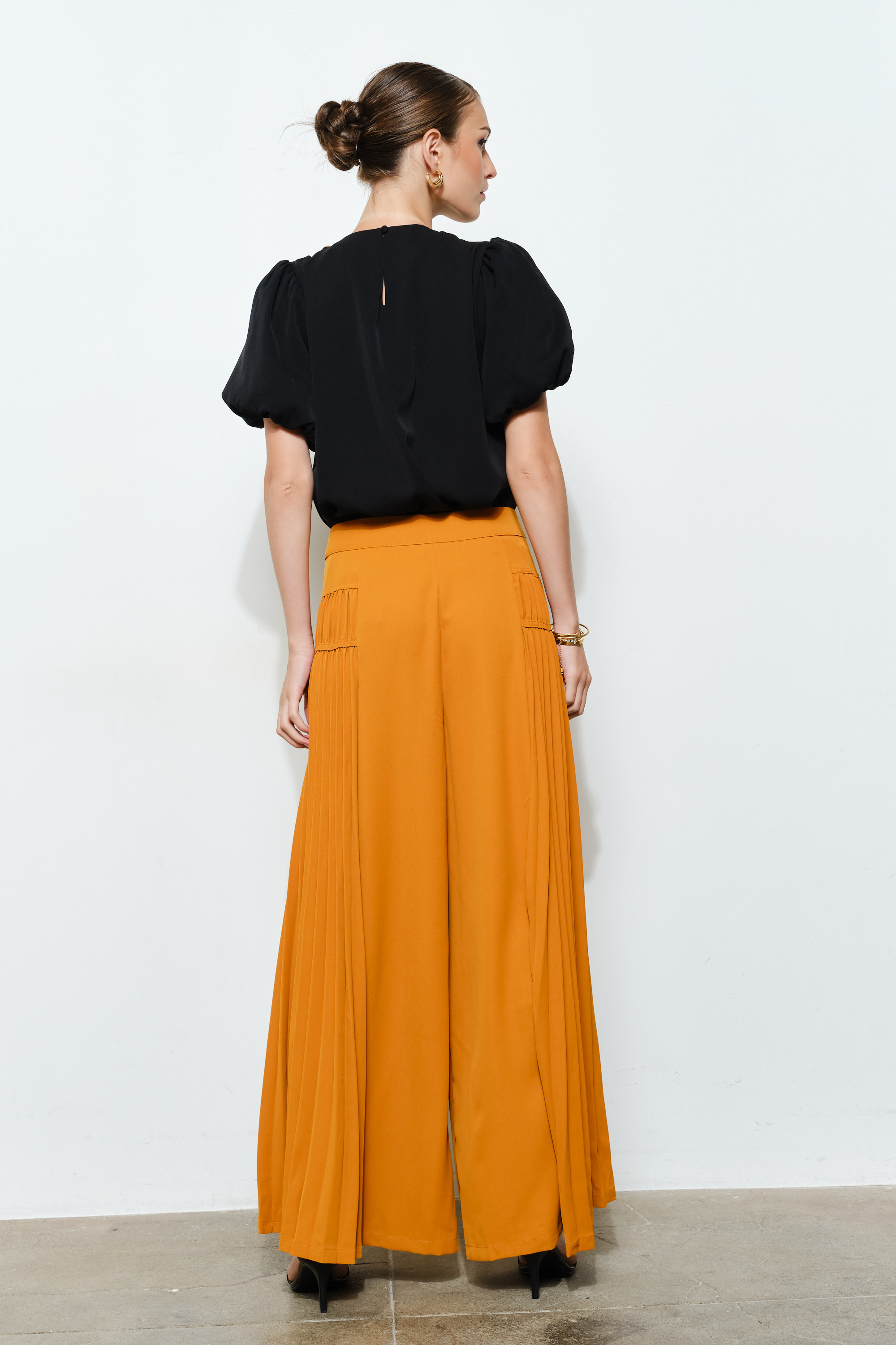 Chain-Link Accent Black