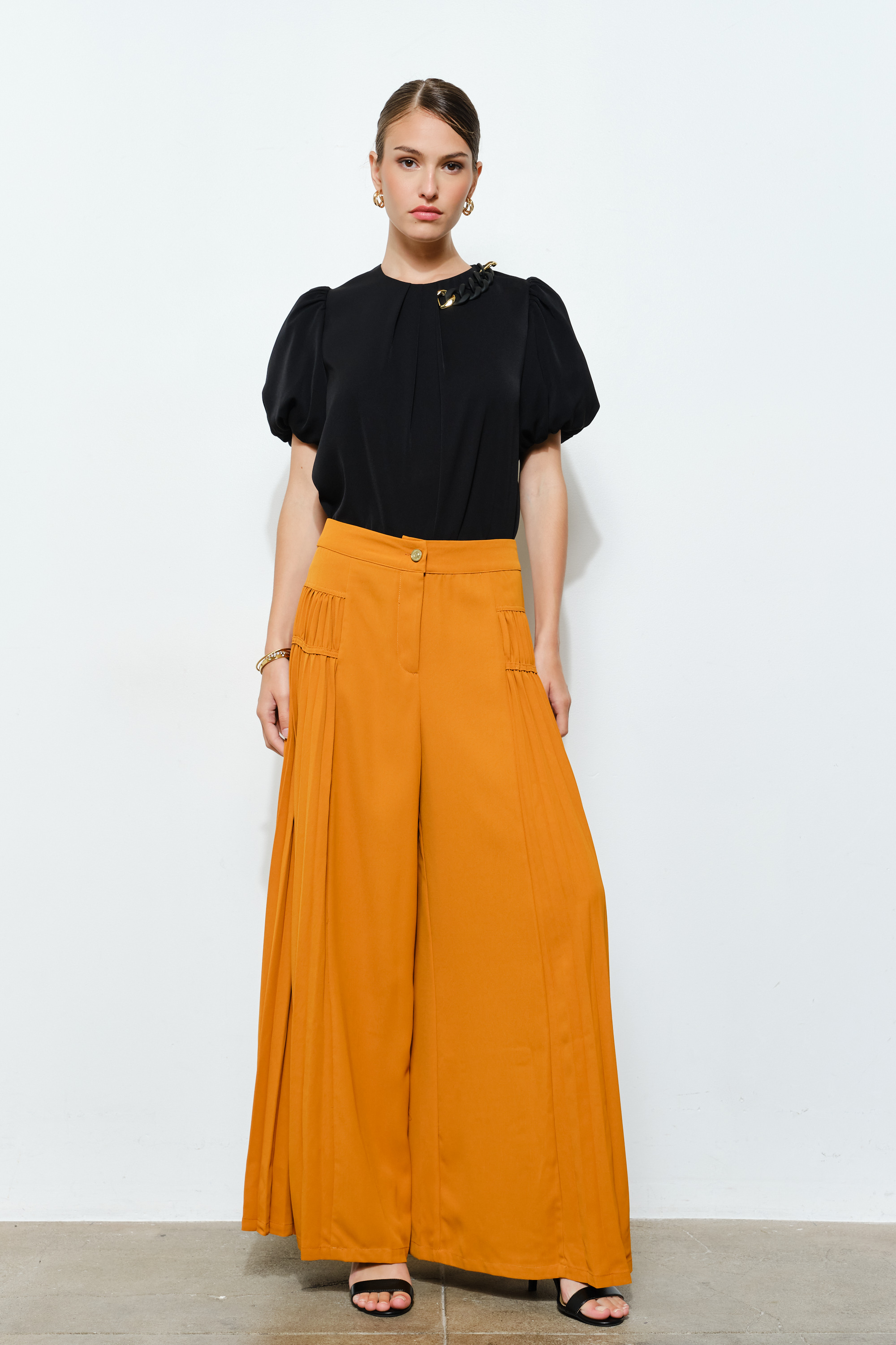 Chain-Link Accent Black