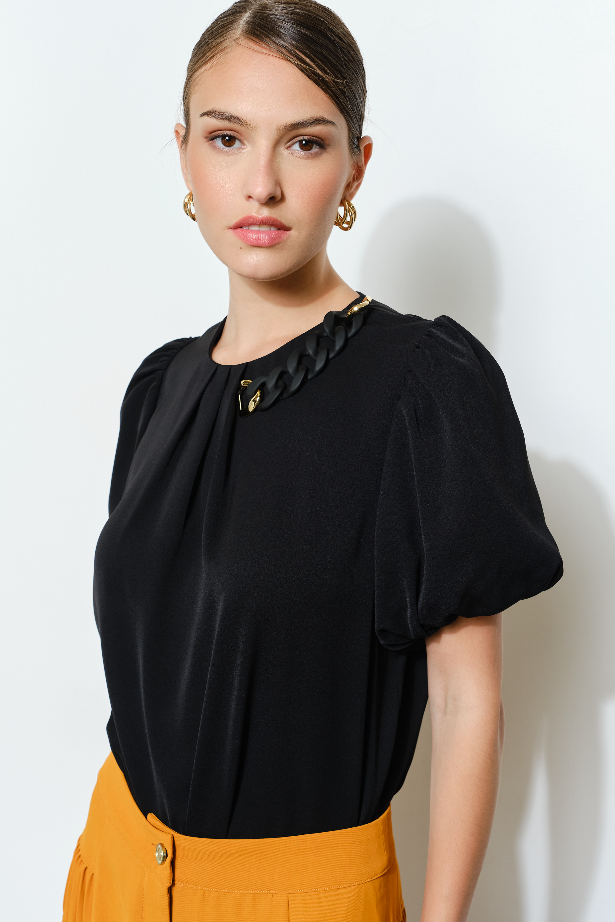 Chain-Link Accent Black