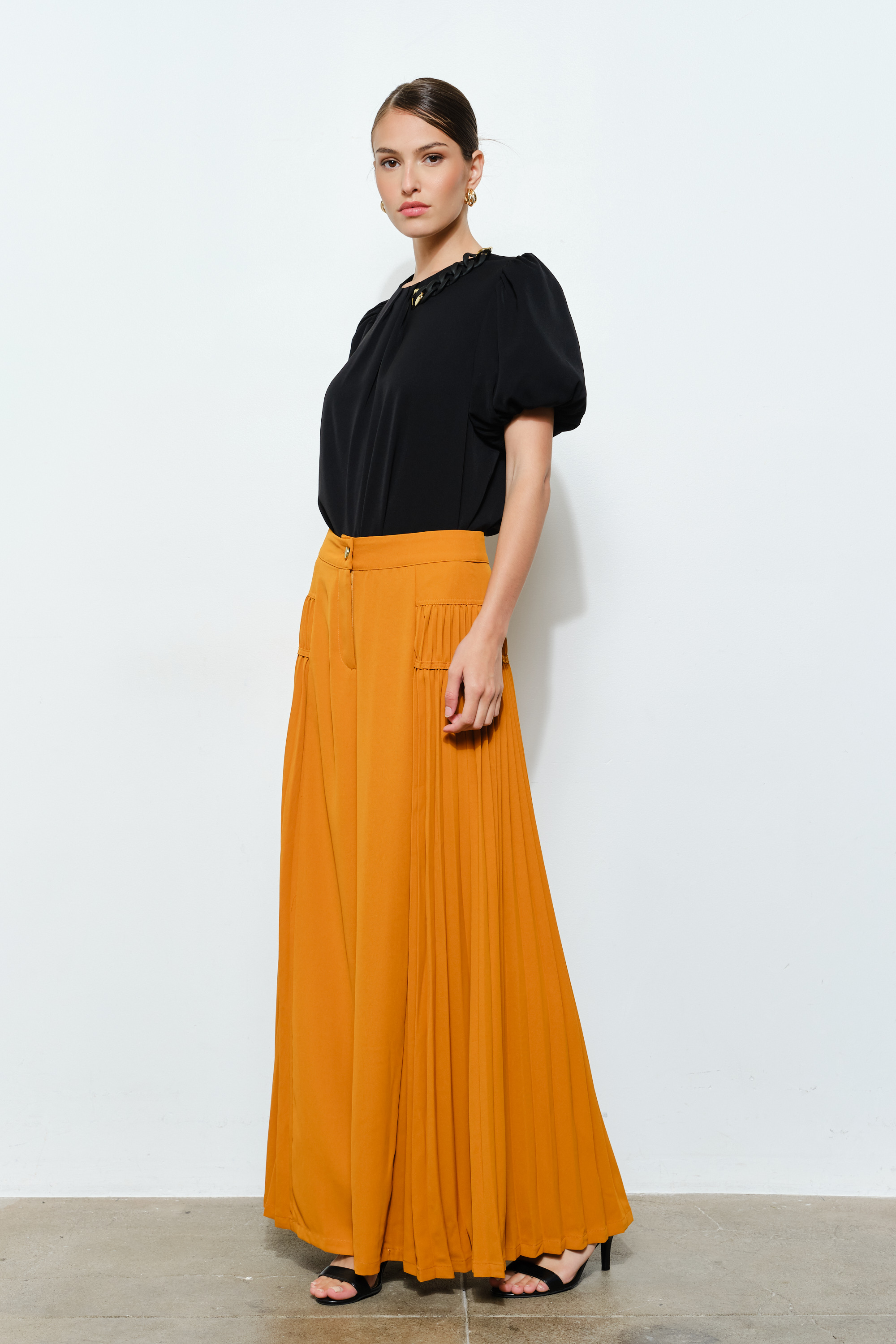 Chain-Link Accent Black