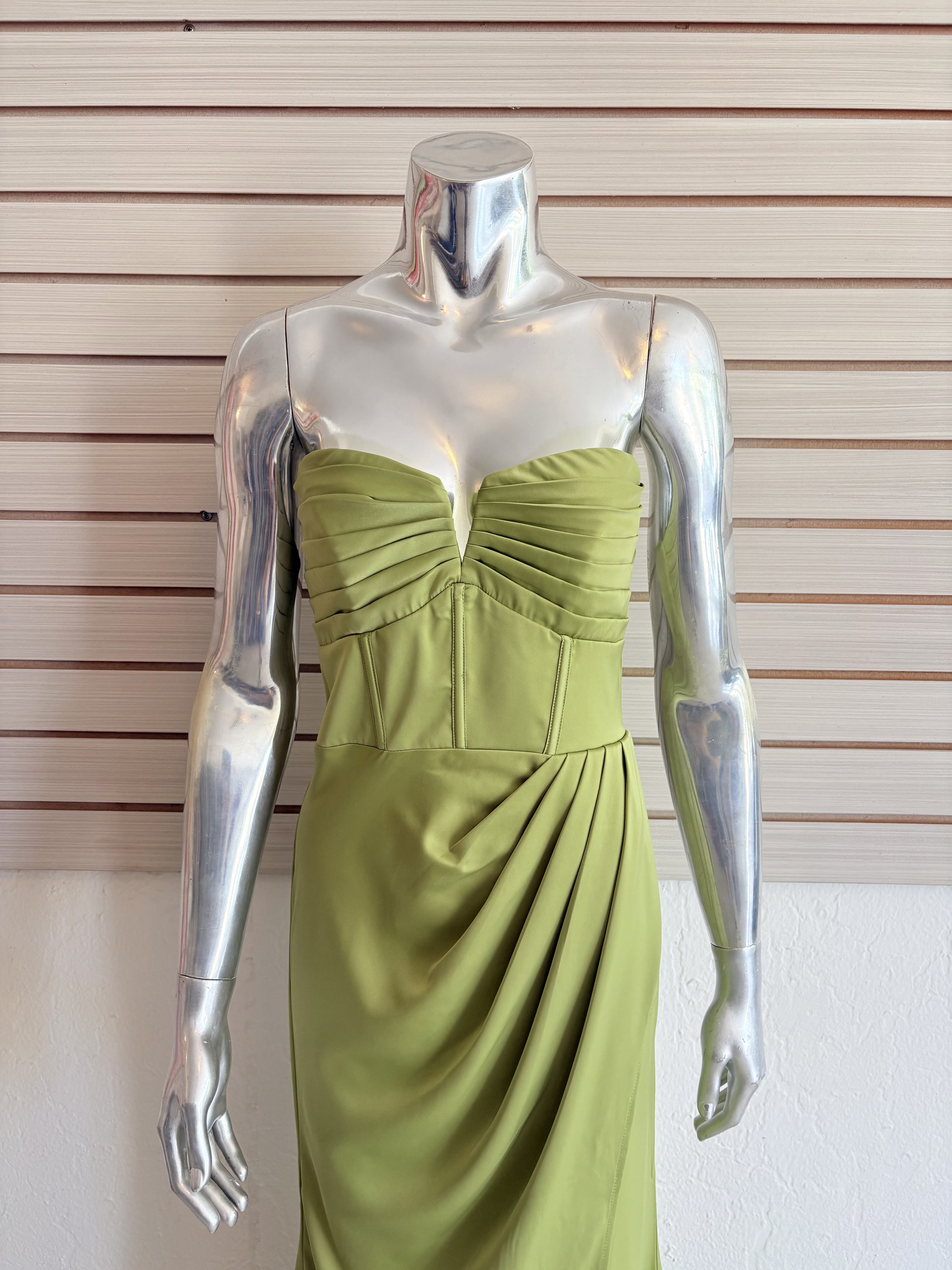 Stapless Mini V Neckline 