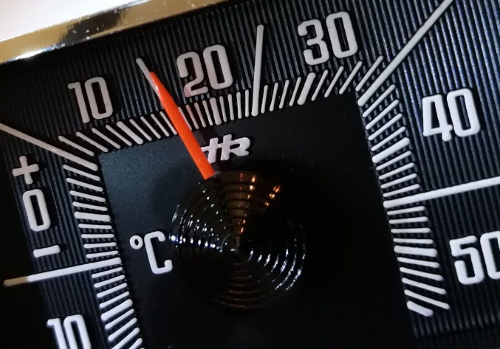 Auto Rallye Bimetall Thermometer 6 x 4 cm mit Reliefskala