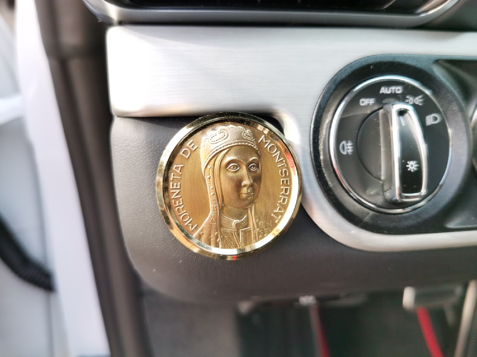 Schwarze Madonna Liebe Frau von Montserrat gold La Moreneta Relief 3D Medaille