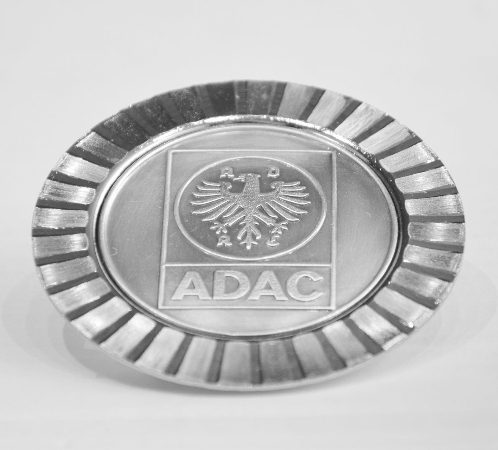 ADAC Kühlergrill Relief Metall Plakette Medaille Halter Schrauben
