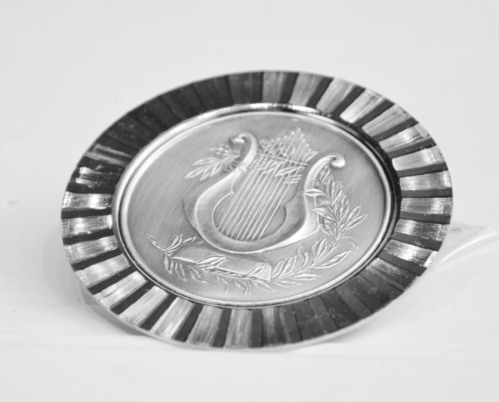 Musiker Harfe Kühlergrill Relief Metall Plakette Medaille Halter Schrauben