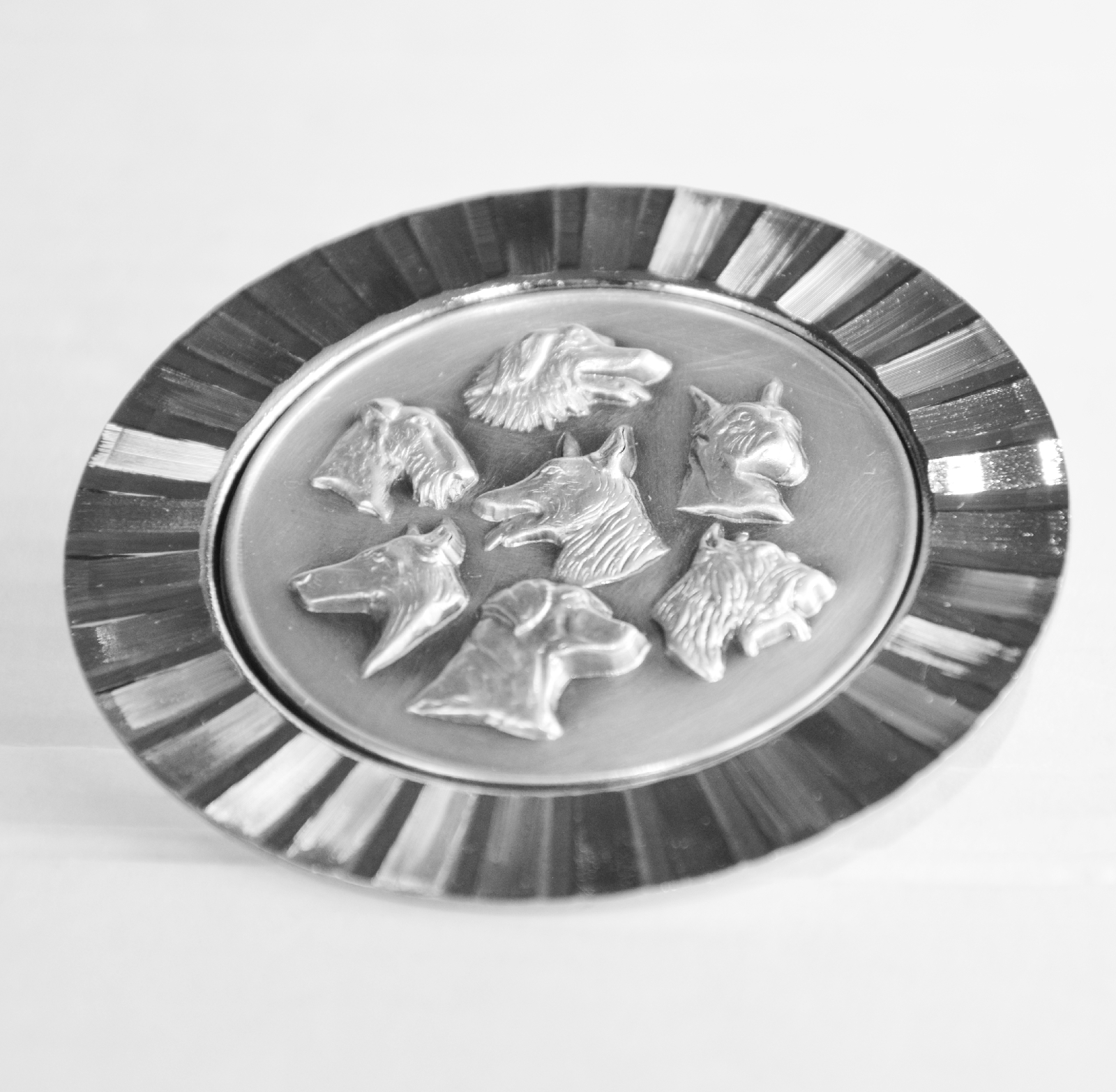 Hunde Hund Kühlergrill Relief Metall Plakette + Zubehör