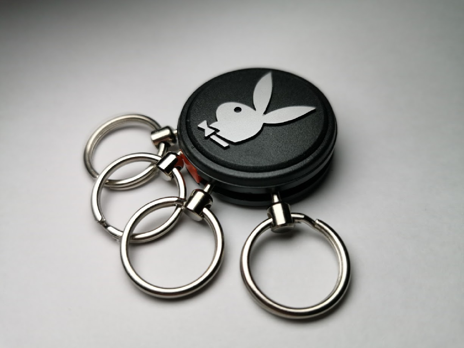 Metall Schlüsselsammler PLAYBOY Bunny schwarz klein mit Reliefemblem