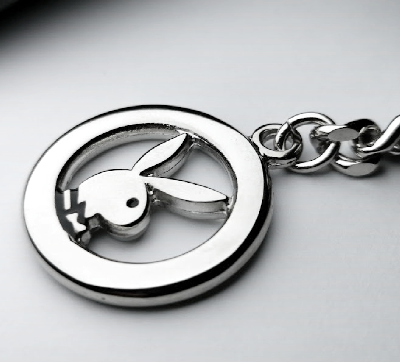Metall Schlüsselanhänger PLAYBOY Bunny Ring mit Reliefemblem