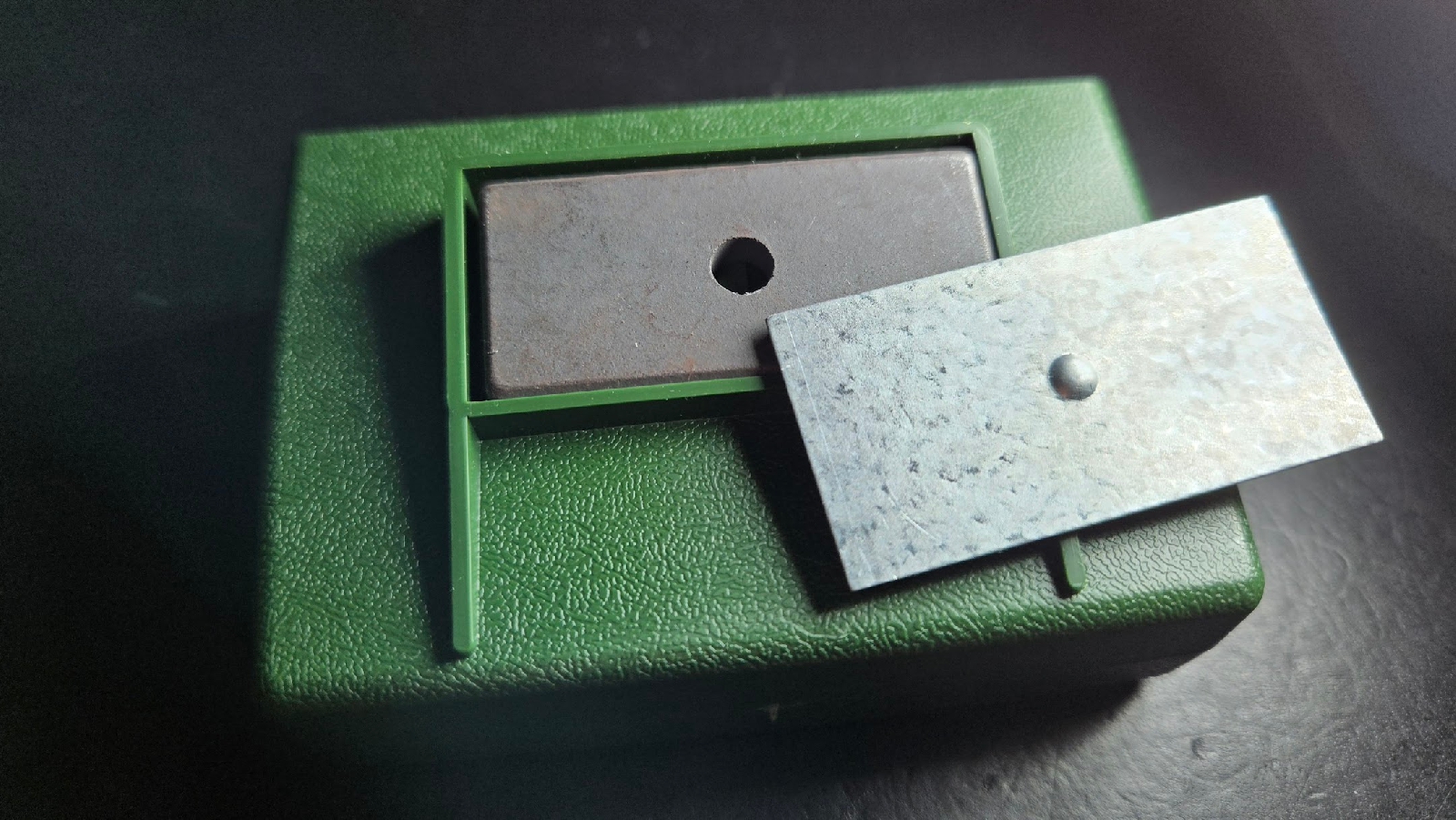 Grüner Zigaretten Auto Magnet Halter Halterung