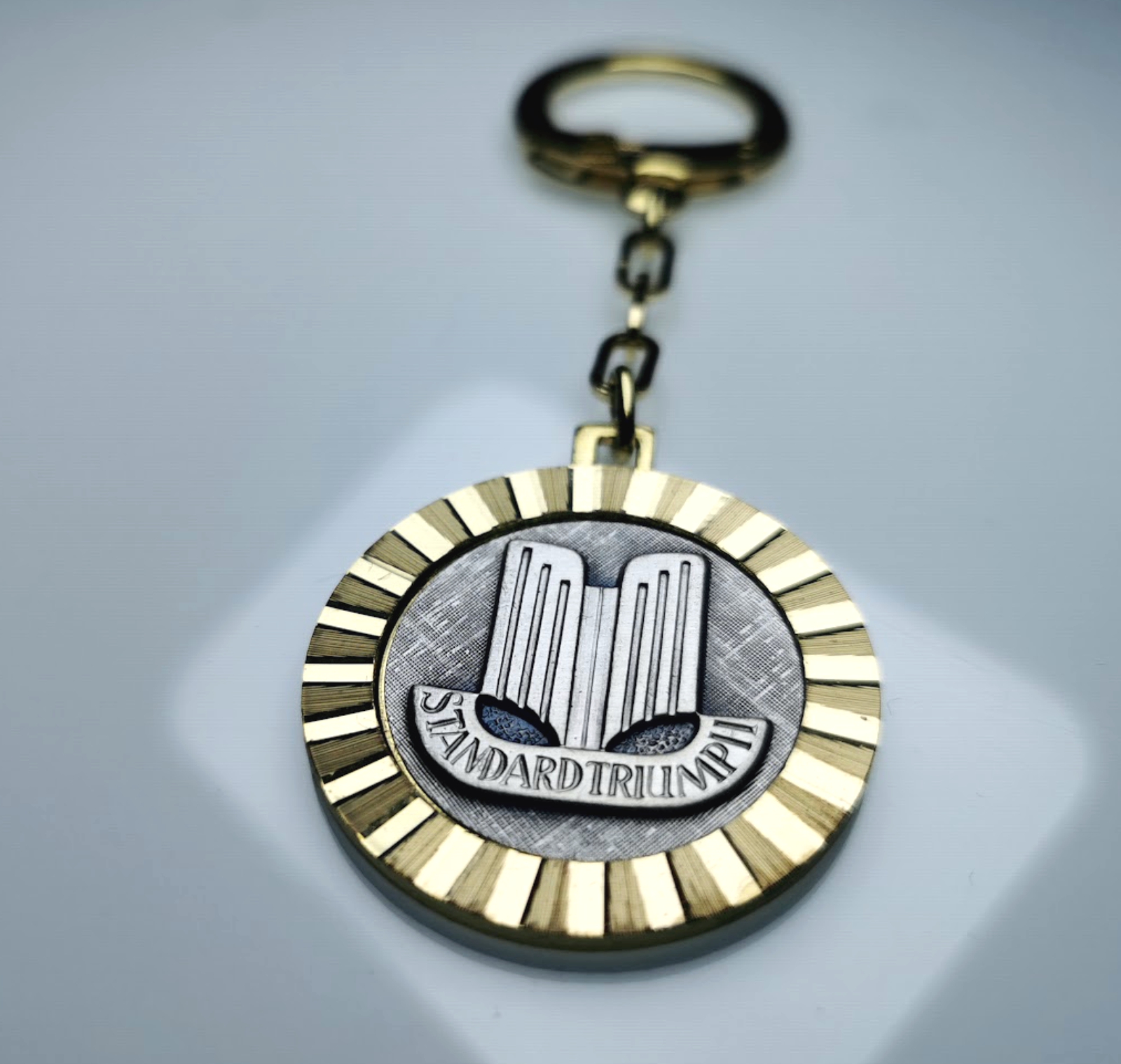 Standard Triumph Metall Schlüsselanhänger Anhänger Diamantschliff Lüfterrad