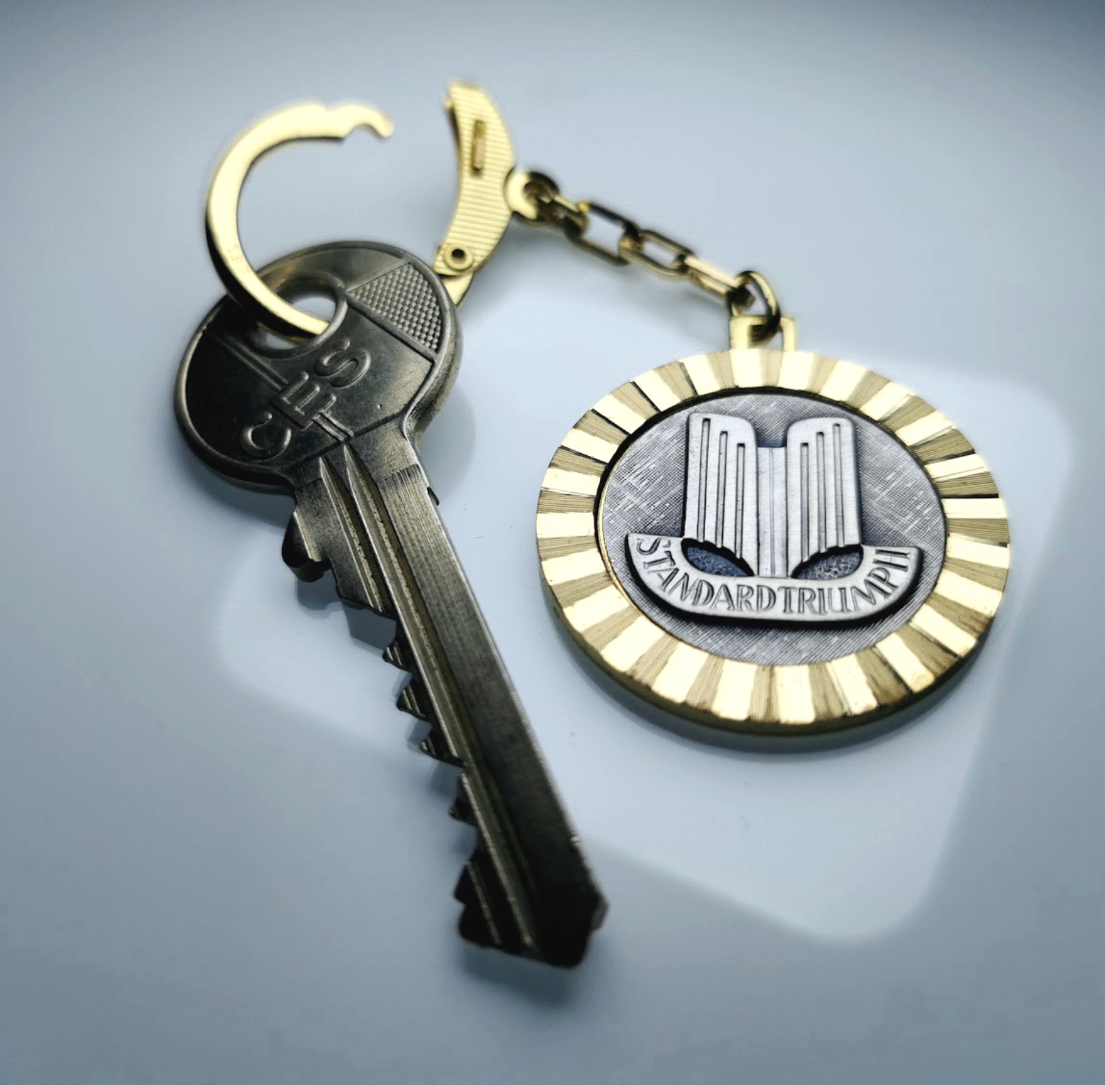 Standard Triumph Metall Schlüsselanhänger Anhänger Diamantschliff Lüfterrad