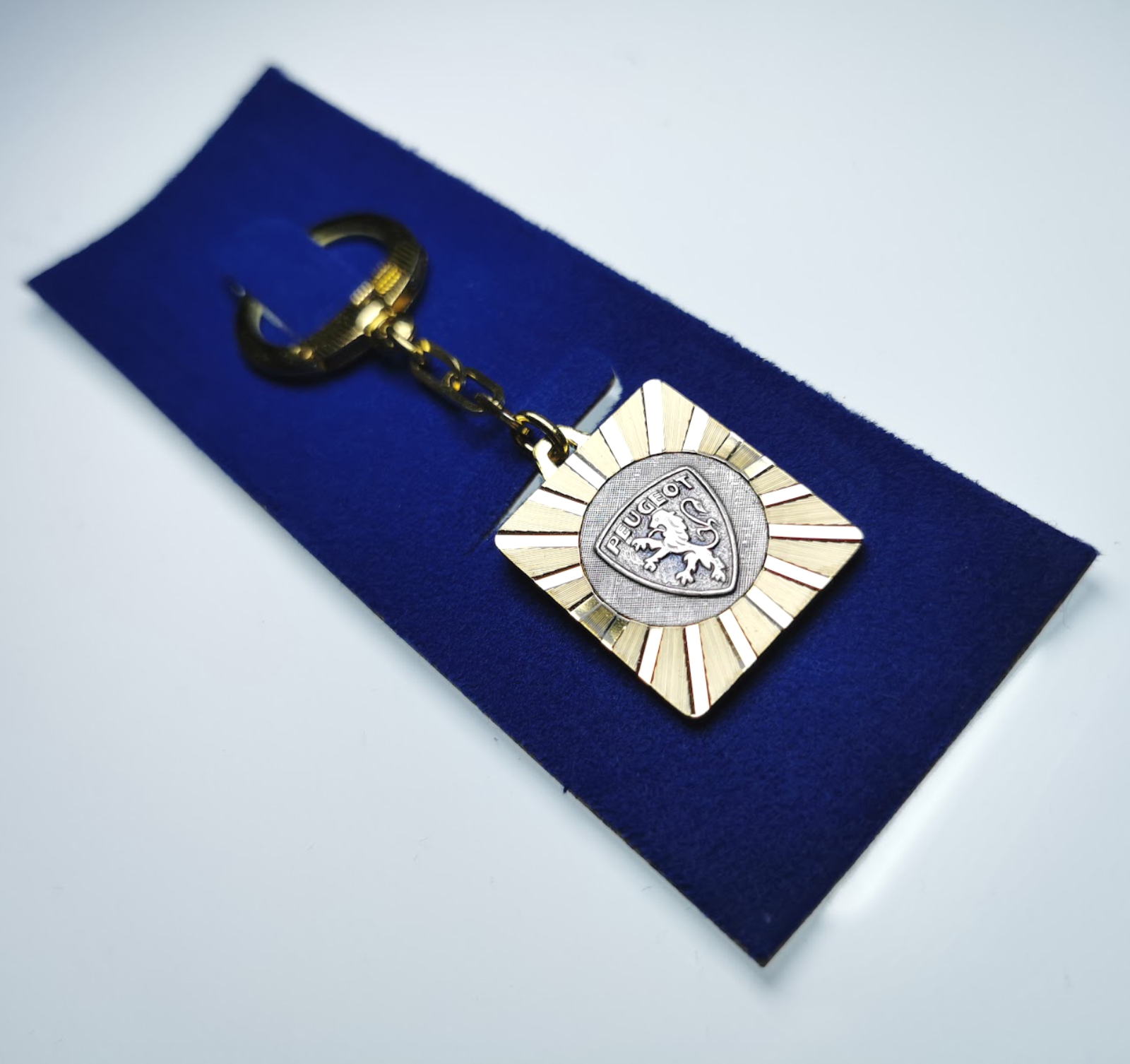 Schlüsselanhänger Peugeot Metall Diamantschliff Anhänger