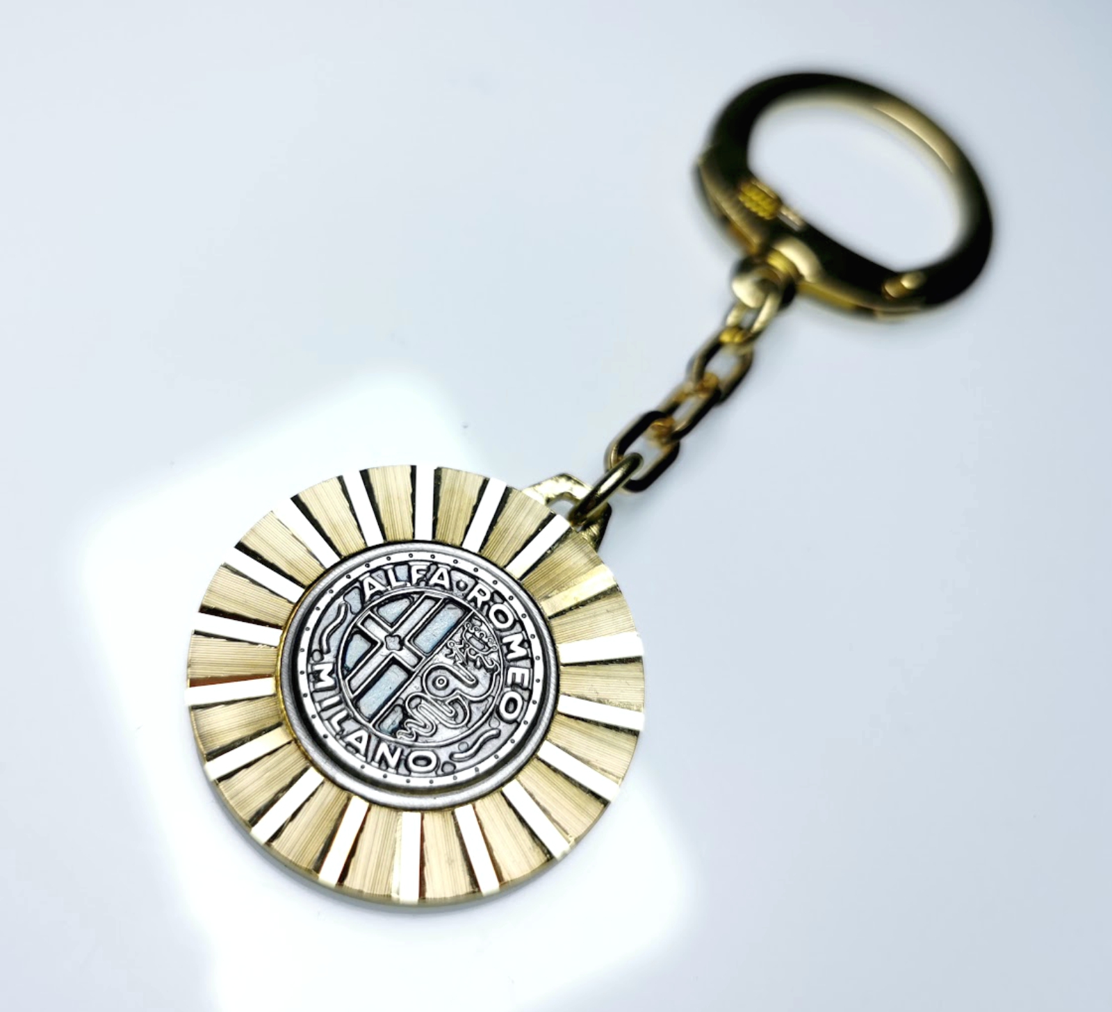 Alfa Romeo Metall Schlüsselanhänger Anhänger Diamantschliff Lüfterrad