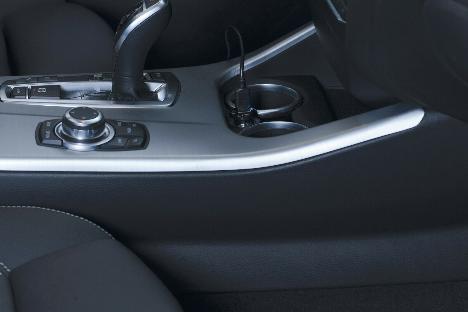 Auto Doppel USB Adapter Ladegerät 2,1A Zigarettenanzünder 10 - 18 Volt