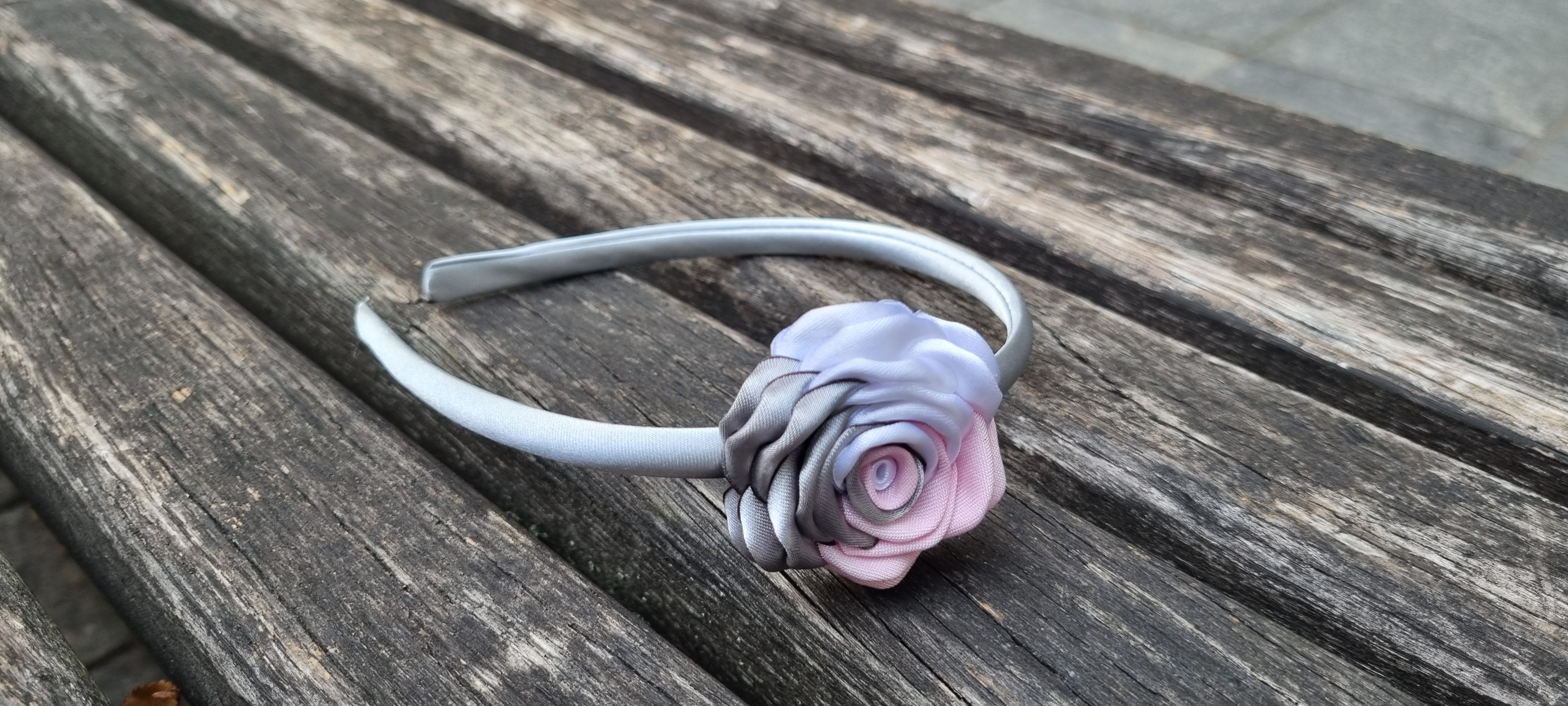 Plaukų lankelis su rožyte / Nr.009
