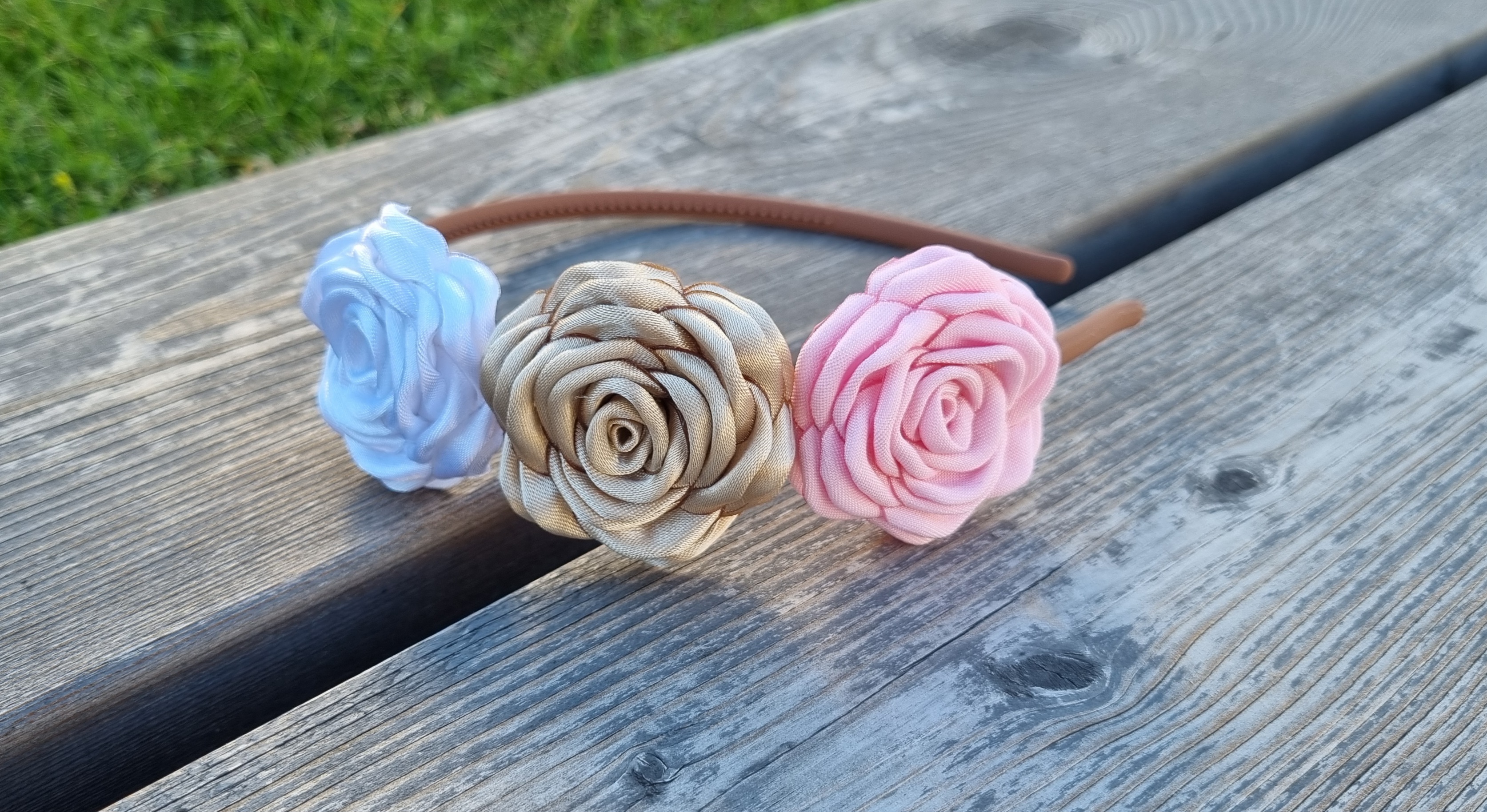 Plaukų lankelis su rožytėmis / Nr.032