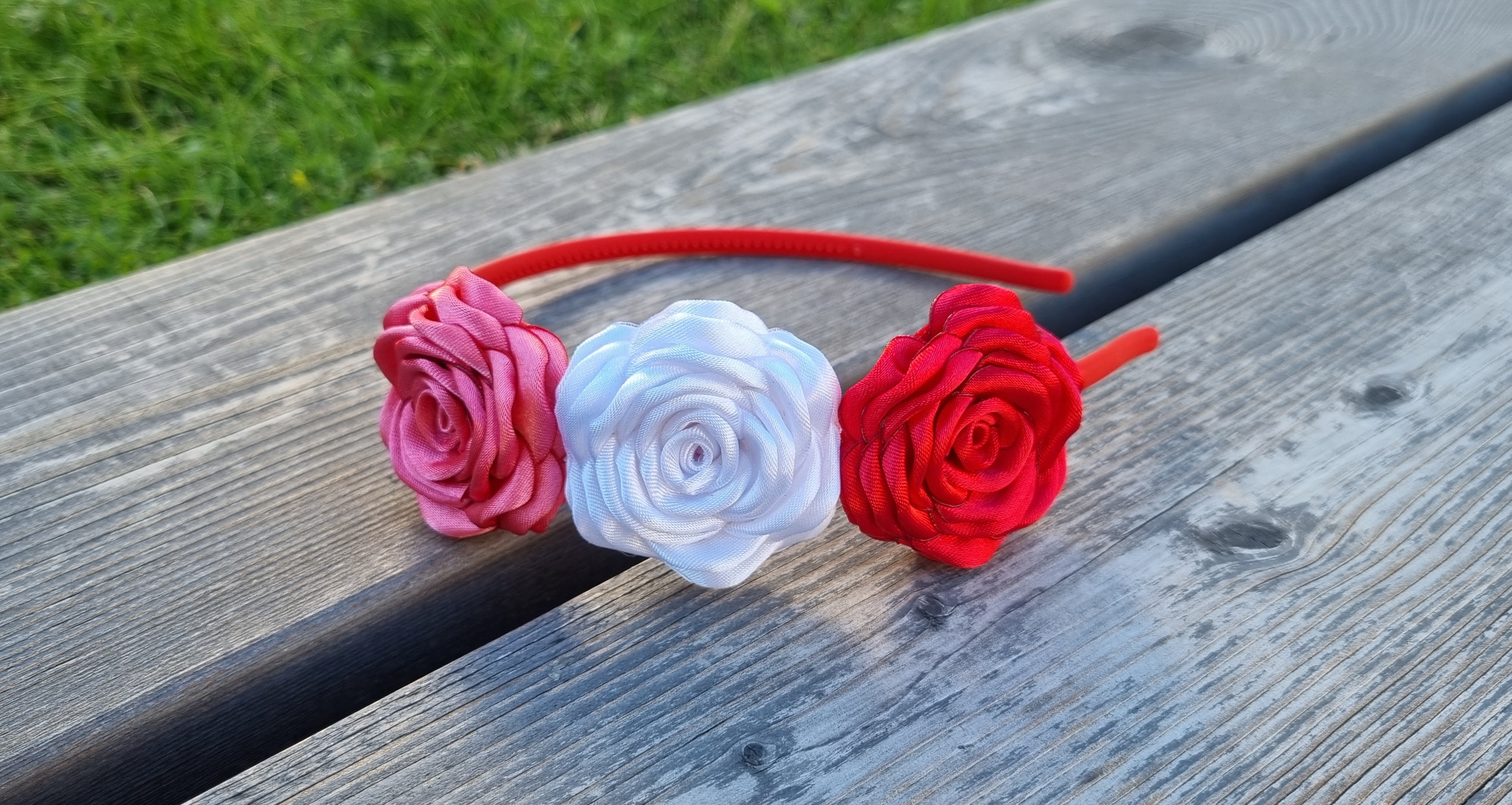 Plaukų lankelis su rožytėmis / Nr.004