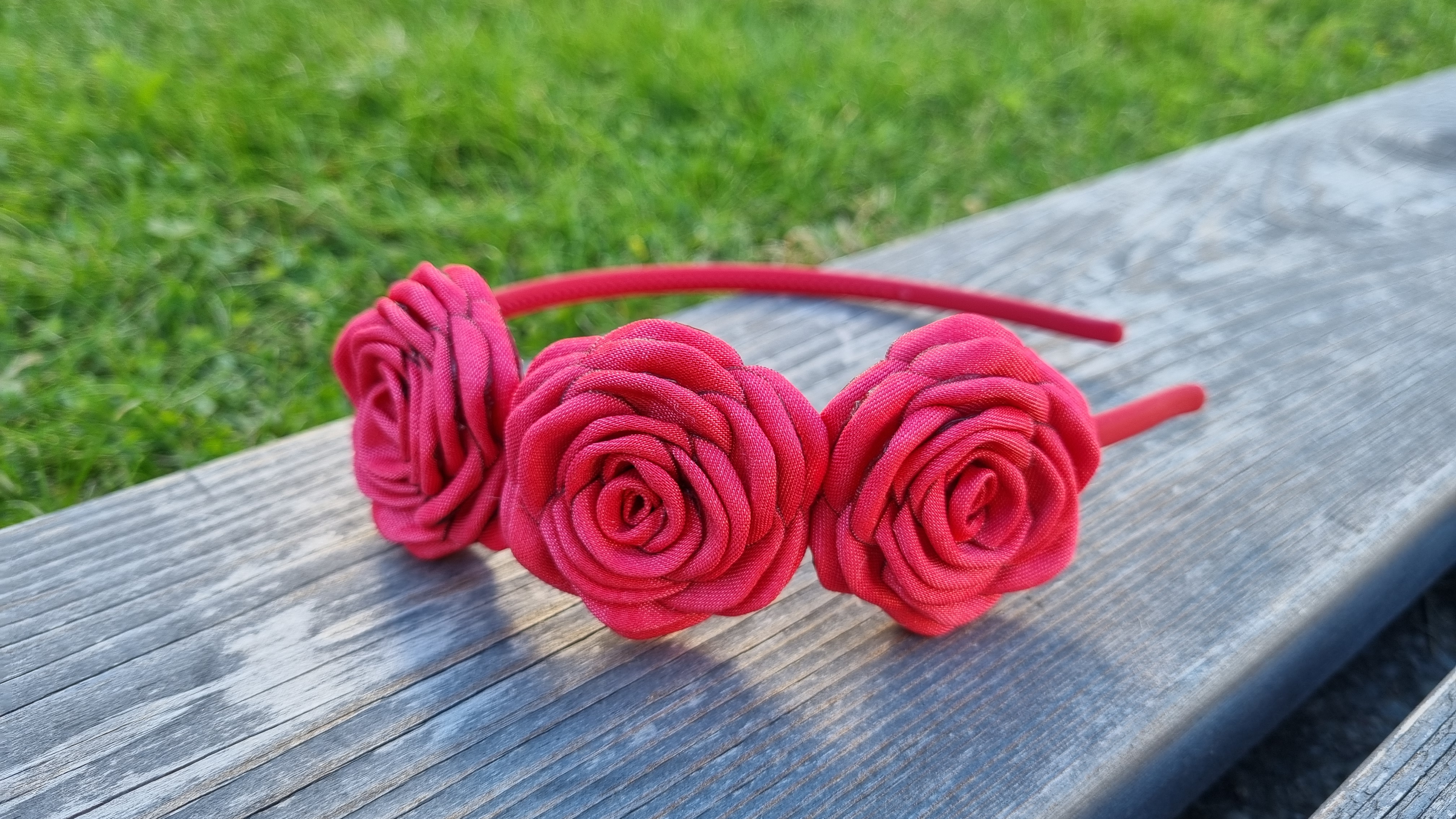 Plaukų lankelis su rožytėmis / Nr.039