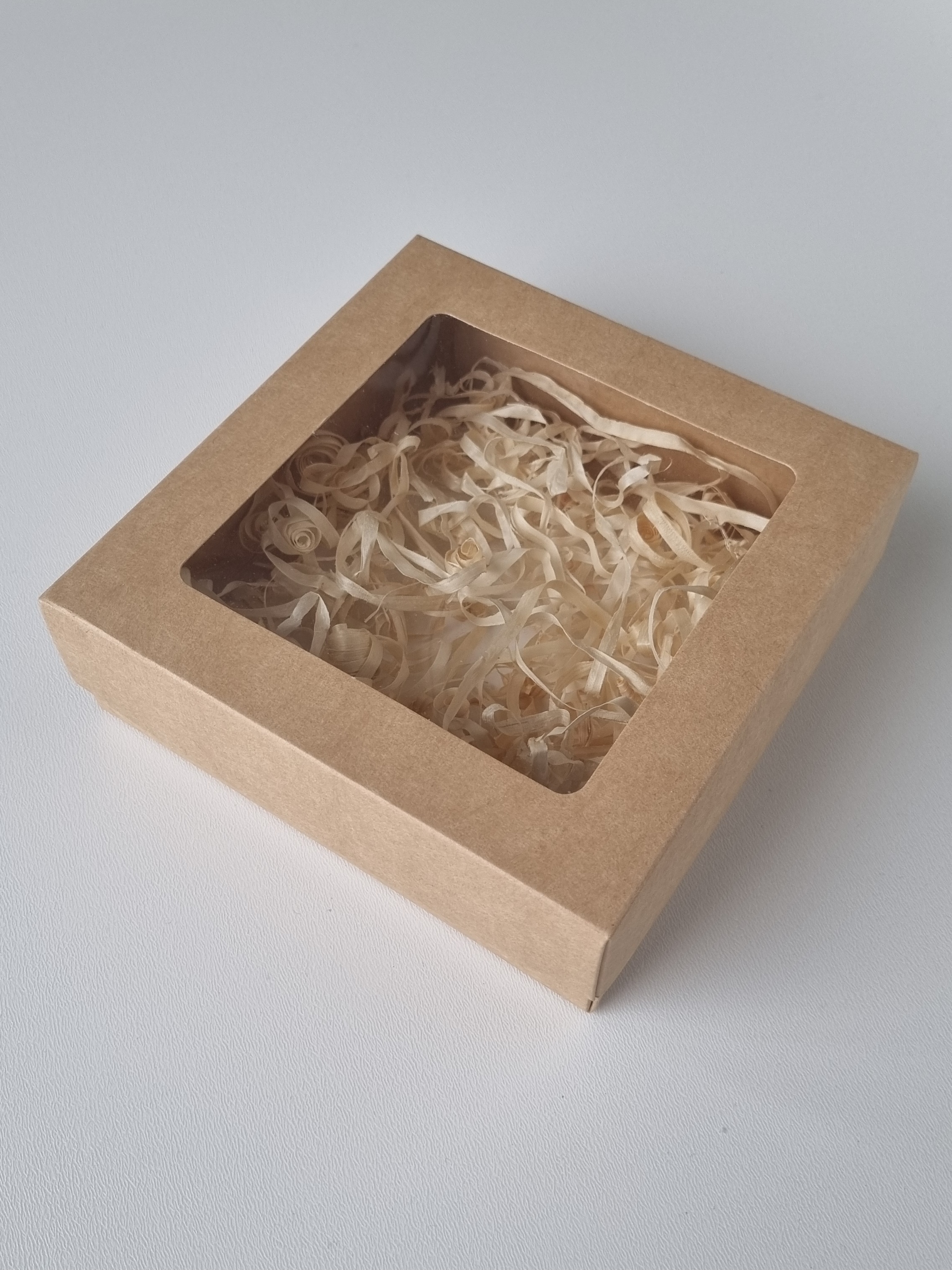 Dovanų dėžutė ruda 15x15 cm
