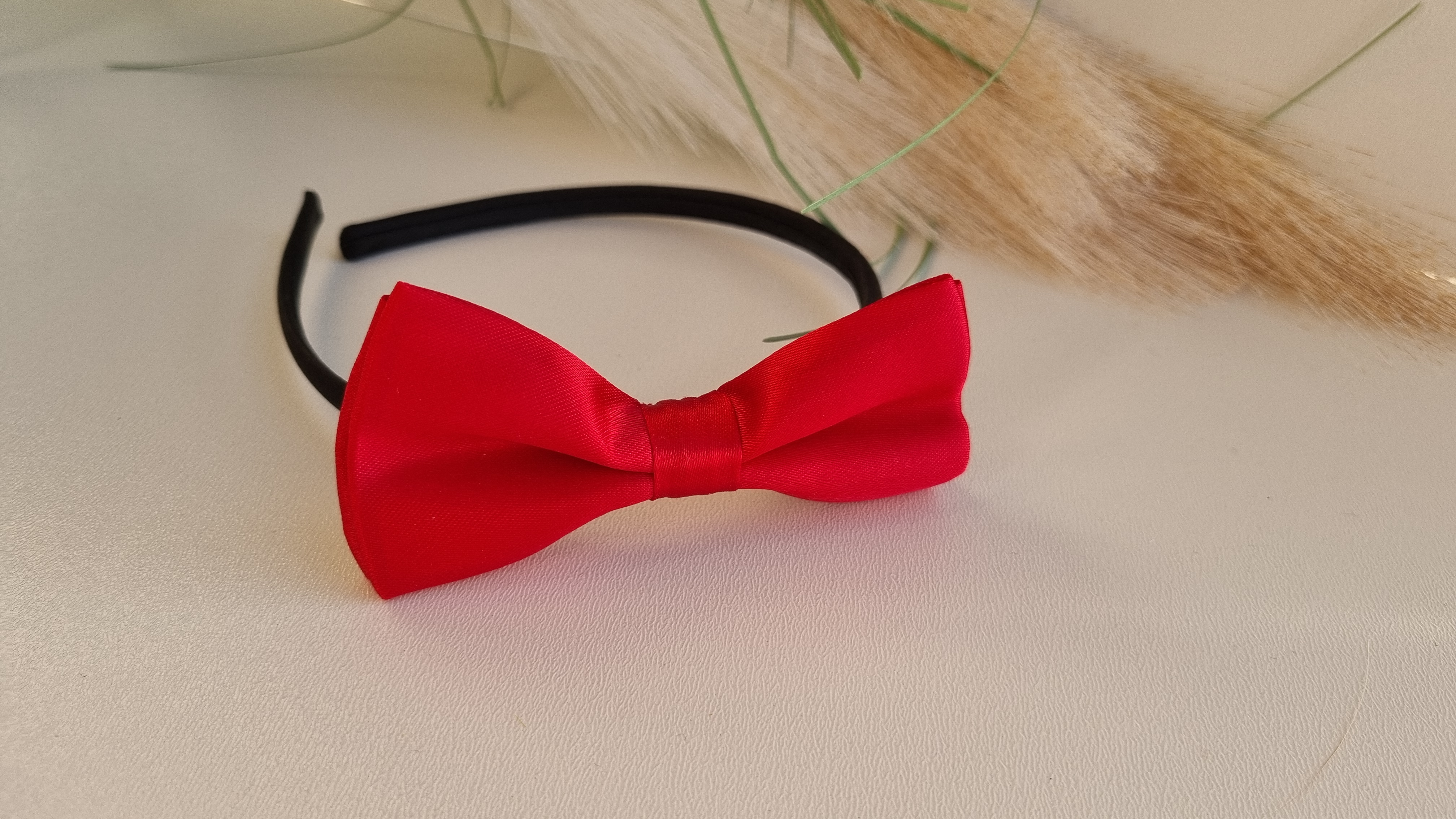Plaukų lankelis su raudonu kaspinėliu / Nr.003