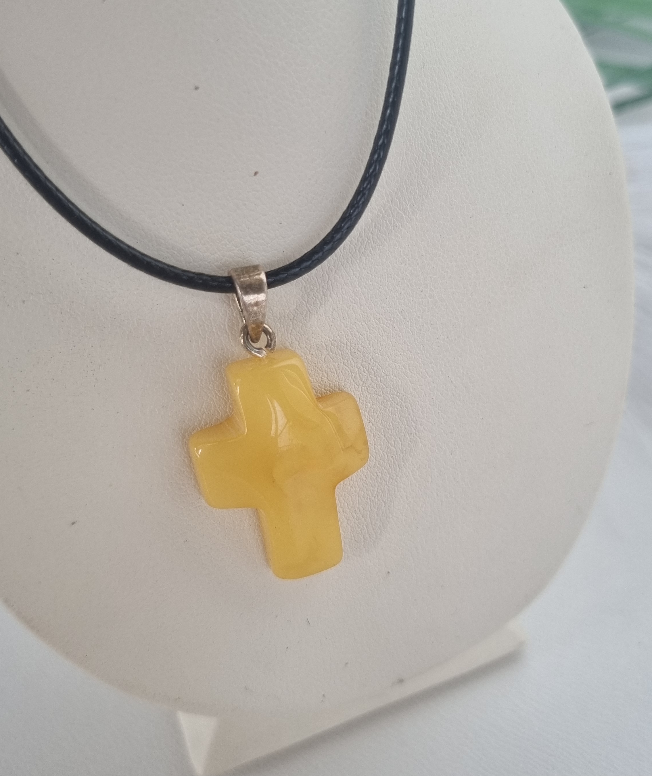Gintarinis pakabukas kryželis "geltona saulė"