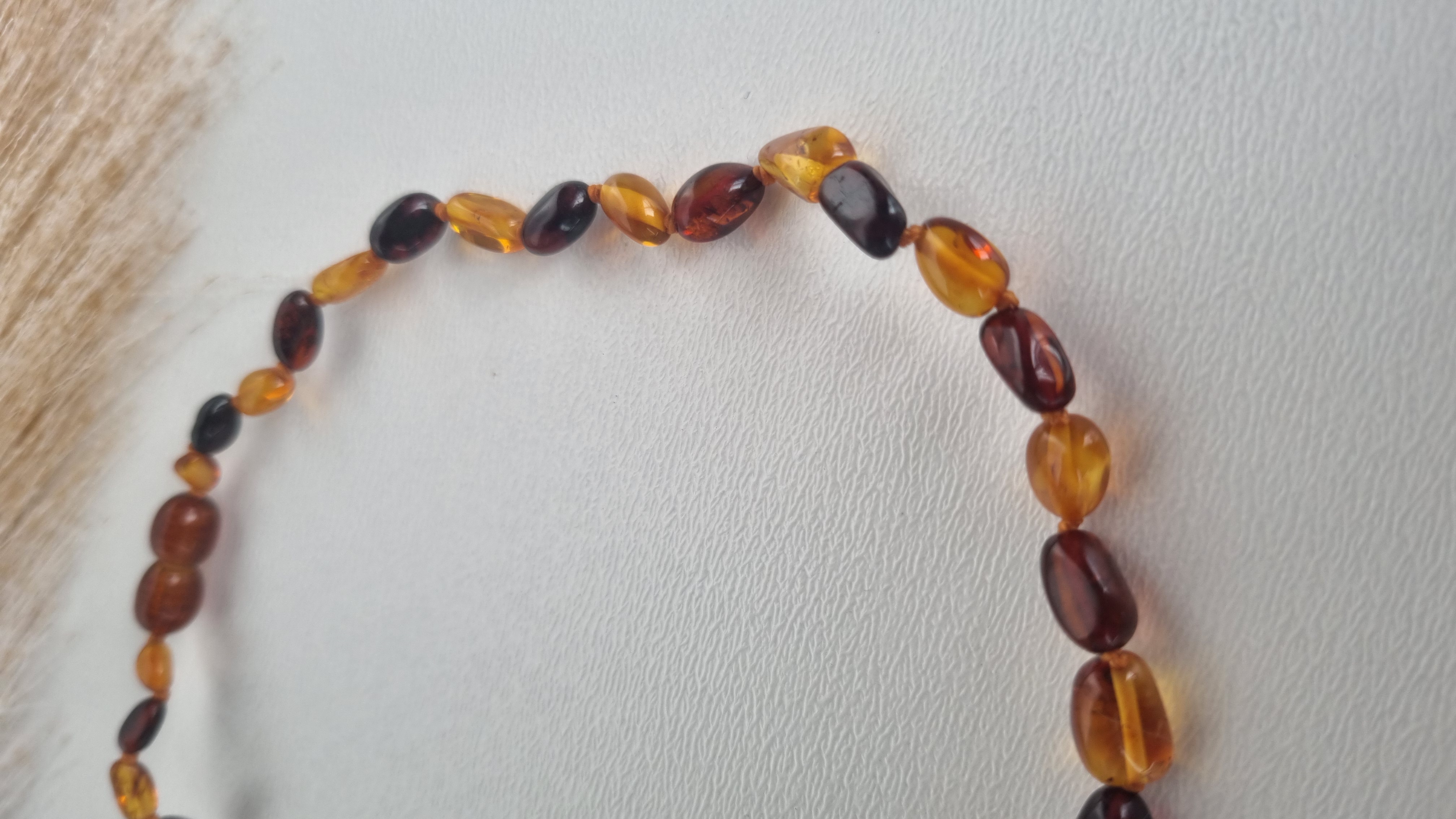 Ovalūs gintaro karoliai vaikams