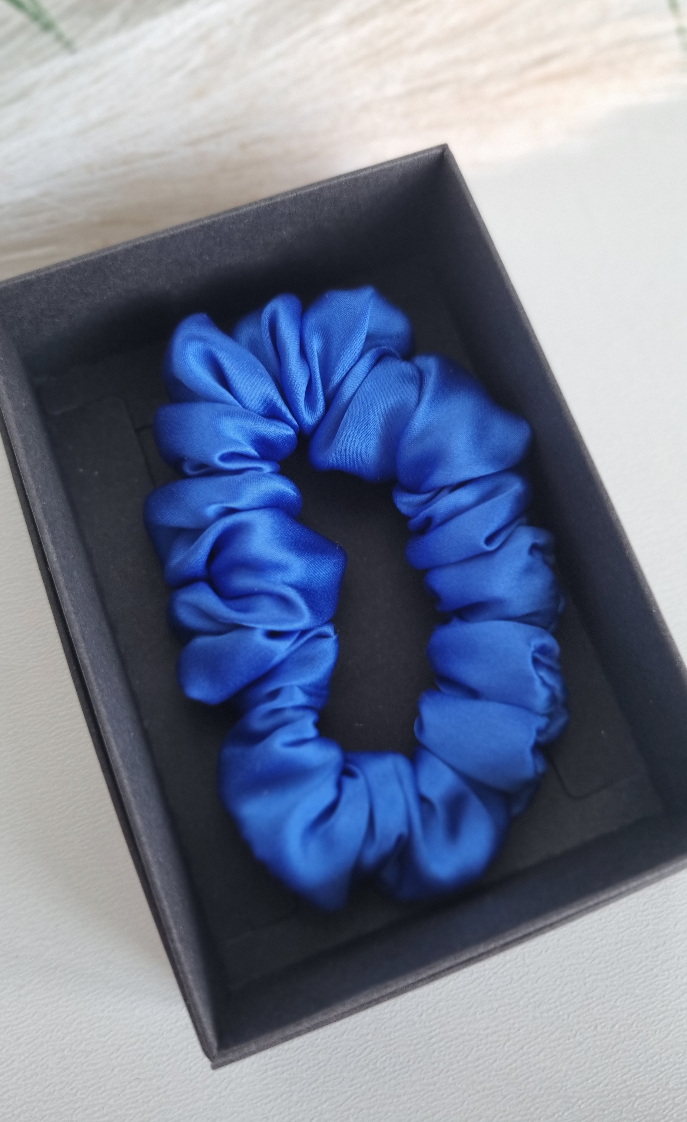 100% šilko plaukų gumutė "royal blue"